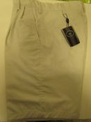 1 X Pair of Nike Golf Shorts Stone Colour Size 30-32 New With Tags