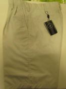 1 X Pair of Nike Golf Shorts Stone Colour Size 30-30 New With Tags