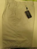 1 X Pair of Nike Golf Shorts Stone Colour Size 30-32 New With Tags