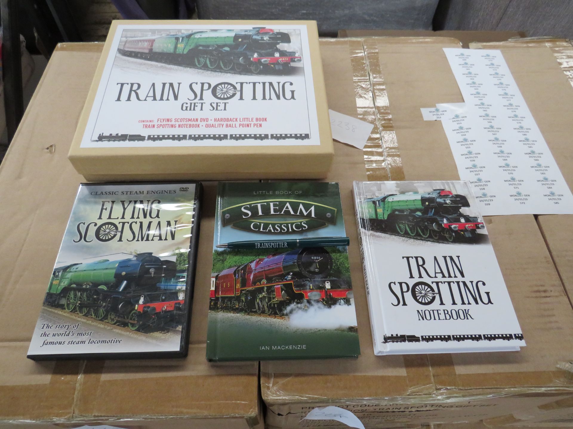 Trainspotting - 4-Piece Gift Set ( Flying Scotsman DVD / Hardback Little Book / Trainspotting