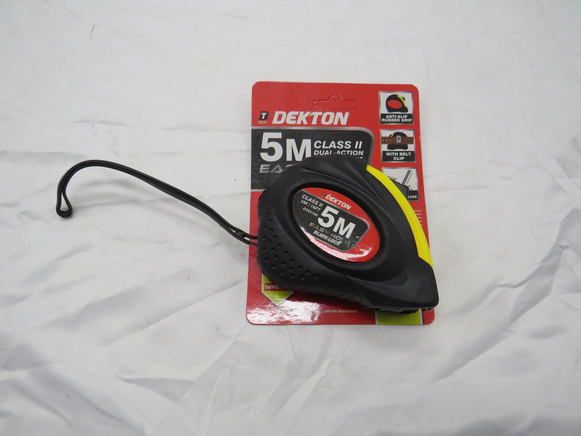 Dekton - Easy-Hold Blade-lock 5M/16Ft Tape Measurer - New.