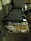 5x BLUEFIN KICK 2.0 TREADMILLS - RRP œ429.00This lot of branded customer returns is most suited