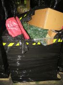 1X PALLET CONTAINING APPROX 10+ ITEMS BEING : CHRISTMAS TREES, CHRISTMAS TREE STORAGE BAGS,