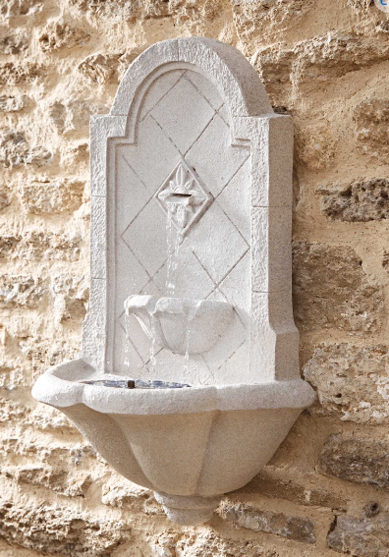 Cox & Cox Scalloped Wall Mounted Solar Water Feature RRP œ195.00 SKU COX-AP-1531979-BER PID COX-AP- - Image 2 of 2