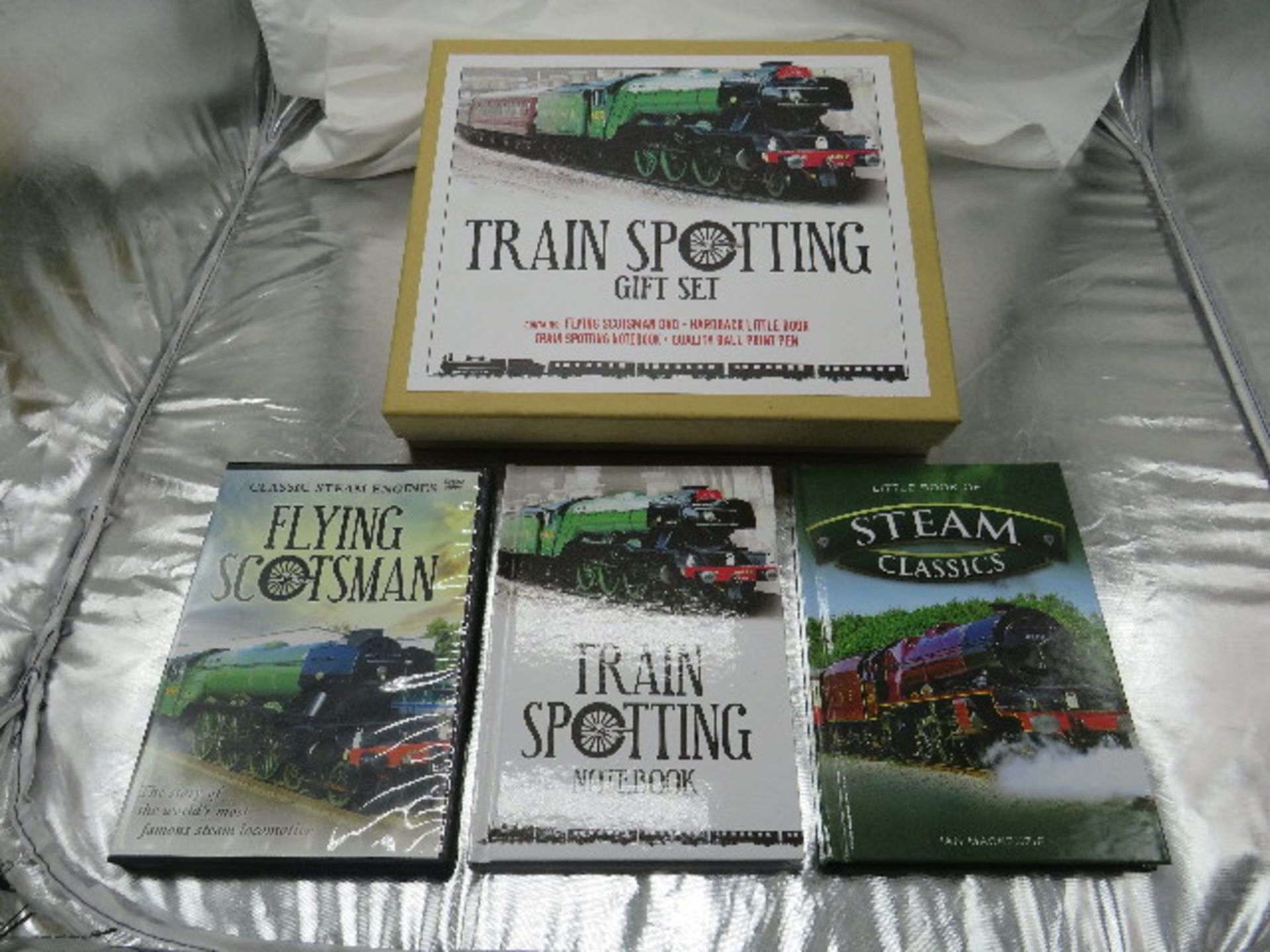 Trainspotting - 4-Piece Gift Set ( Flying Scotsman DVD / Hardback Little Book / Trainspotting
