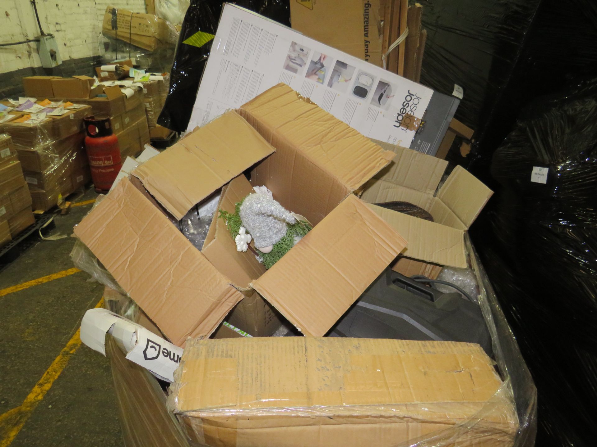 1x Pallet Containing Mixed Returned Item From B&Q - Outdoor Furniture, Tools, Flooring Etc - All May - Image 2 of 3