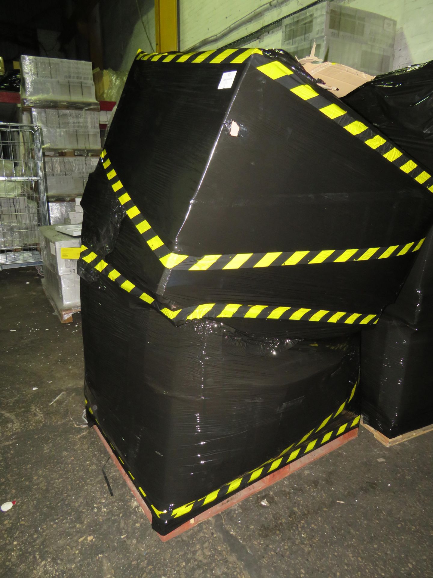 1X DOUBLE STACKED PALLET CONTAINING APPROX 1500 : LAMINATE FLOORING SAMPLES - Samples Are Assorted