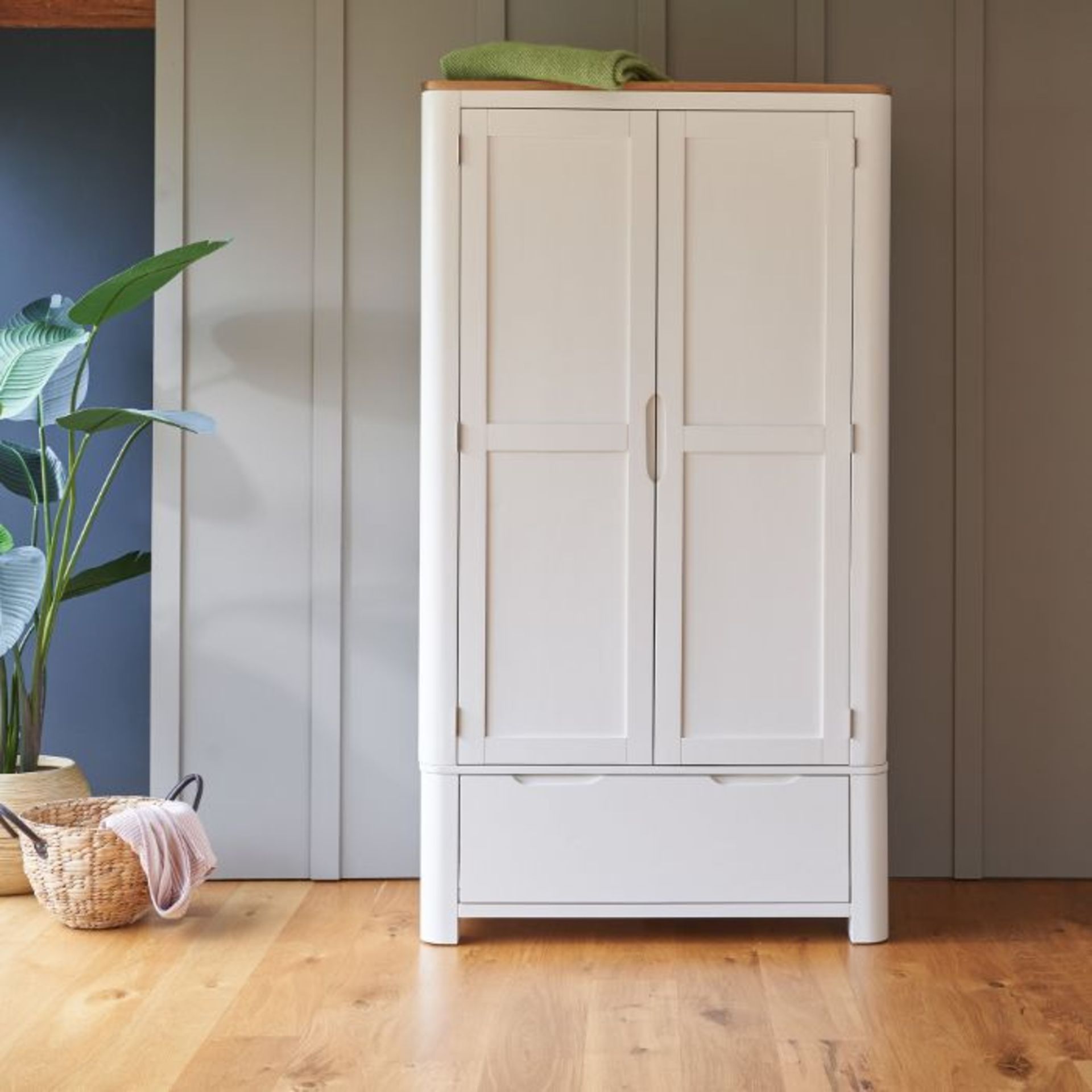 Oak Furnitureland Hove Natural Oak And Painted Double Wardrobe RRP 694.99 Grade B