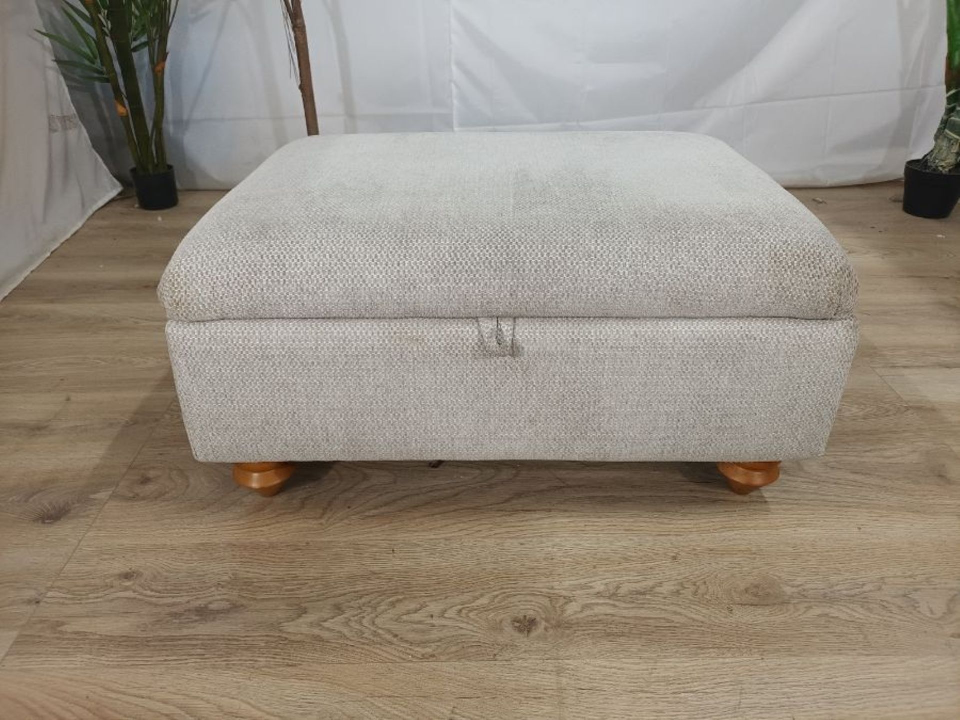 Oak Furnitureland Gainsborough Storage Footstool In Minerva Silver RRP 329.99 Grade BC - Image 2 of 9