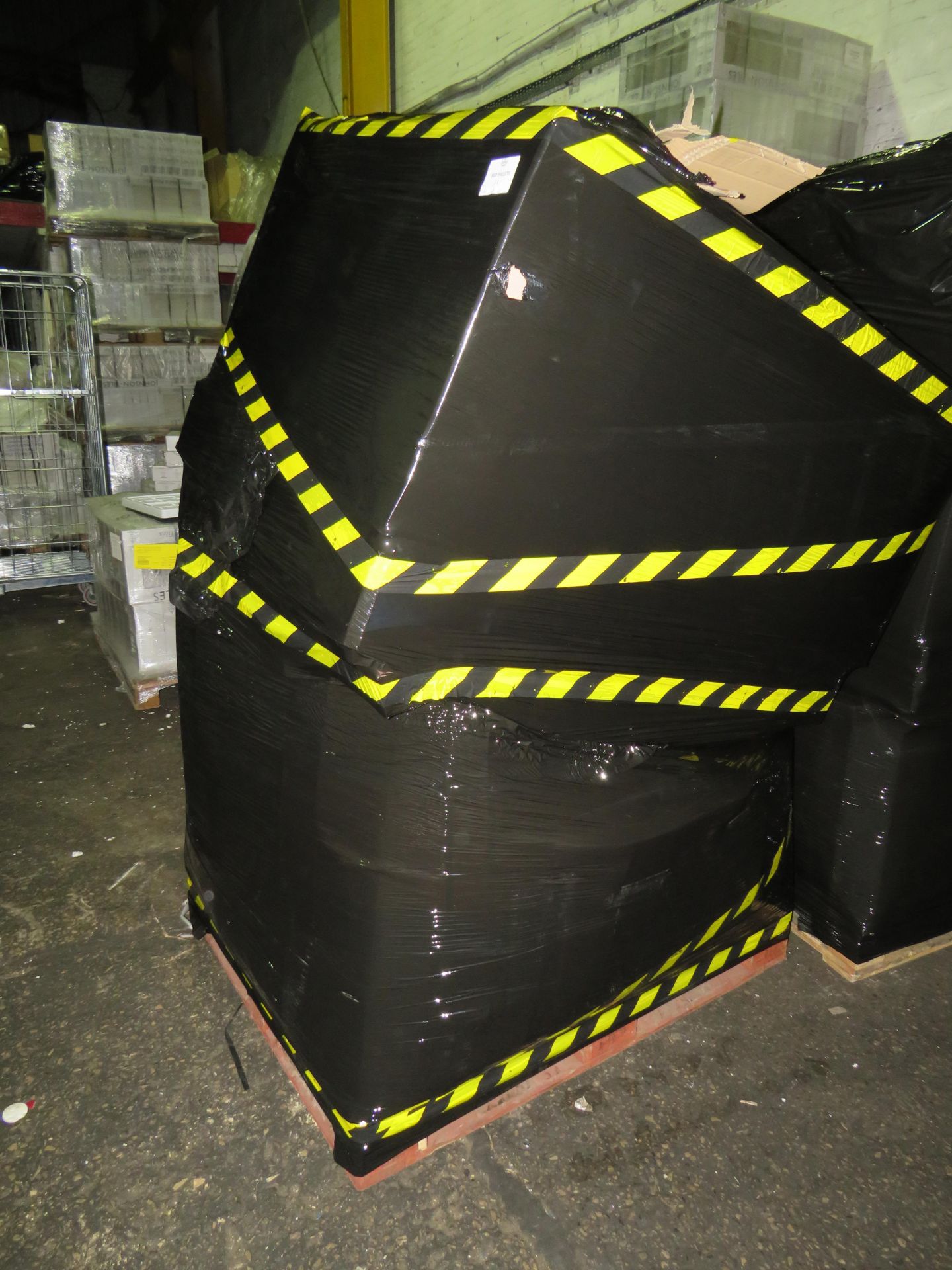 1X DOUBLE STACKED PALLET CONTAINING APPROX 1500 : LAMINATE FLOORING SAMPLES Could be made into