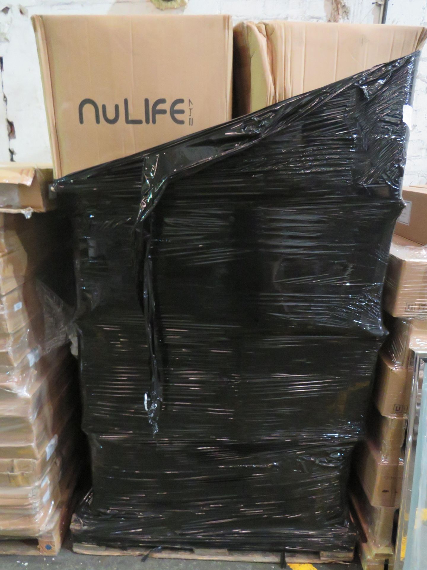 1x Pallet Containing Approx 1150 - Protein Shaker Bottles - Colours Assorted ( Pink / Black / Blue )