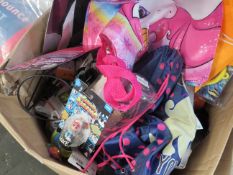 1x Box Containing Approx 50+ Assorted Items - May Be Damaged, Loose Out of Packaging.