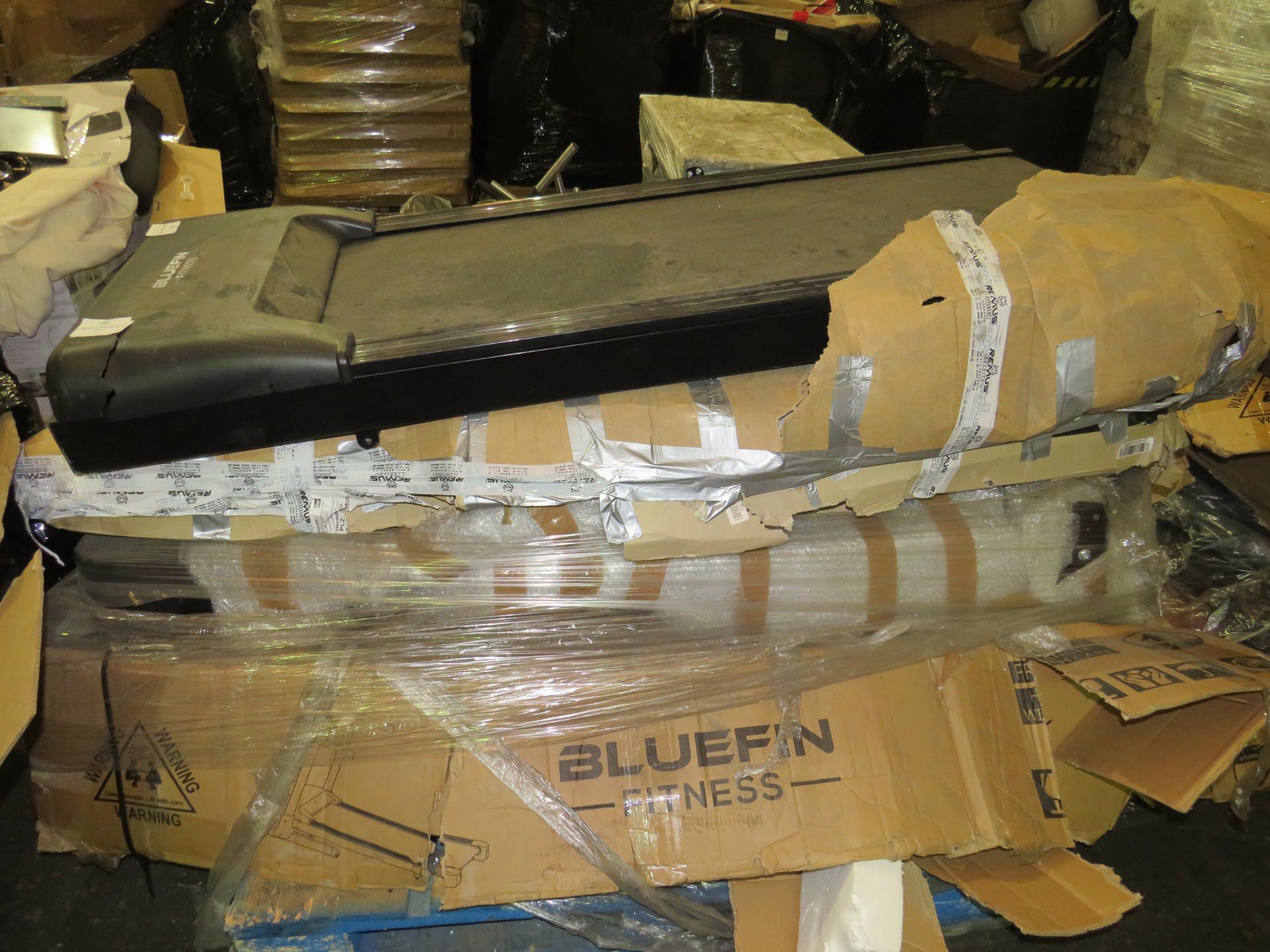 4x BLUEFIN KICK 2.5 TREADMILLS - RRP 799.99 SKU BLU-APG-763961659945 PID BLU-APG-00388 This lot