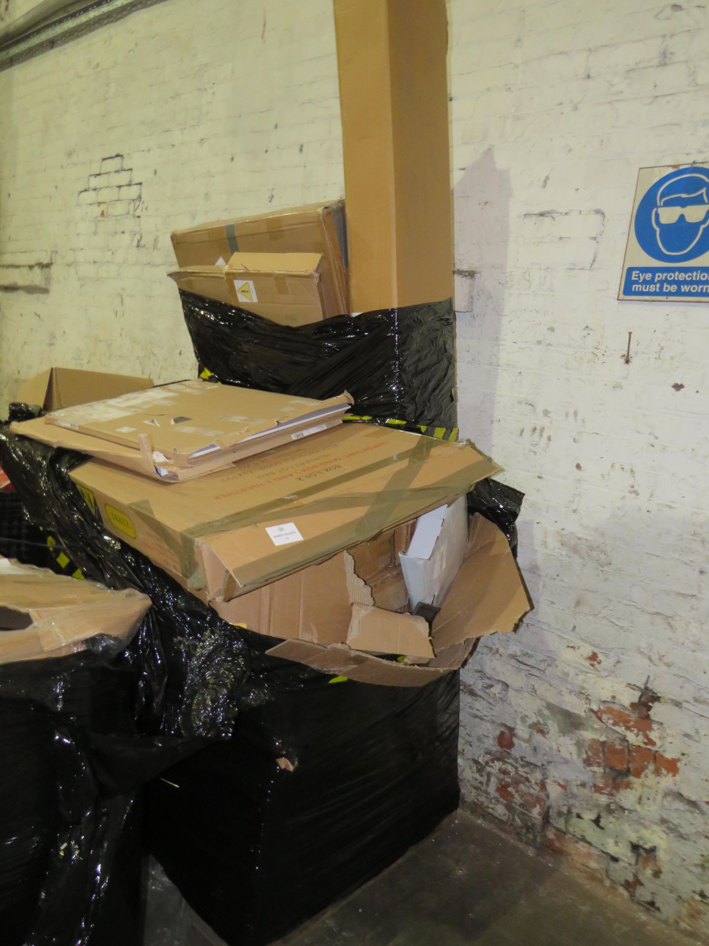 1x Pallet Containing Various Salvage item From Leading Retailers - May Be Missing Parts Or Loose,