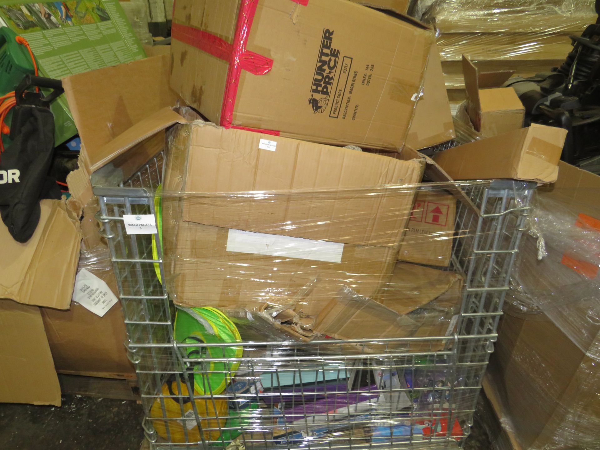 1x salvage pallet containing Mixed returned Items - Items Conditions vary from poorly damaged /