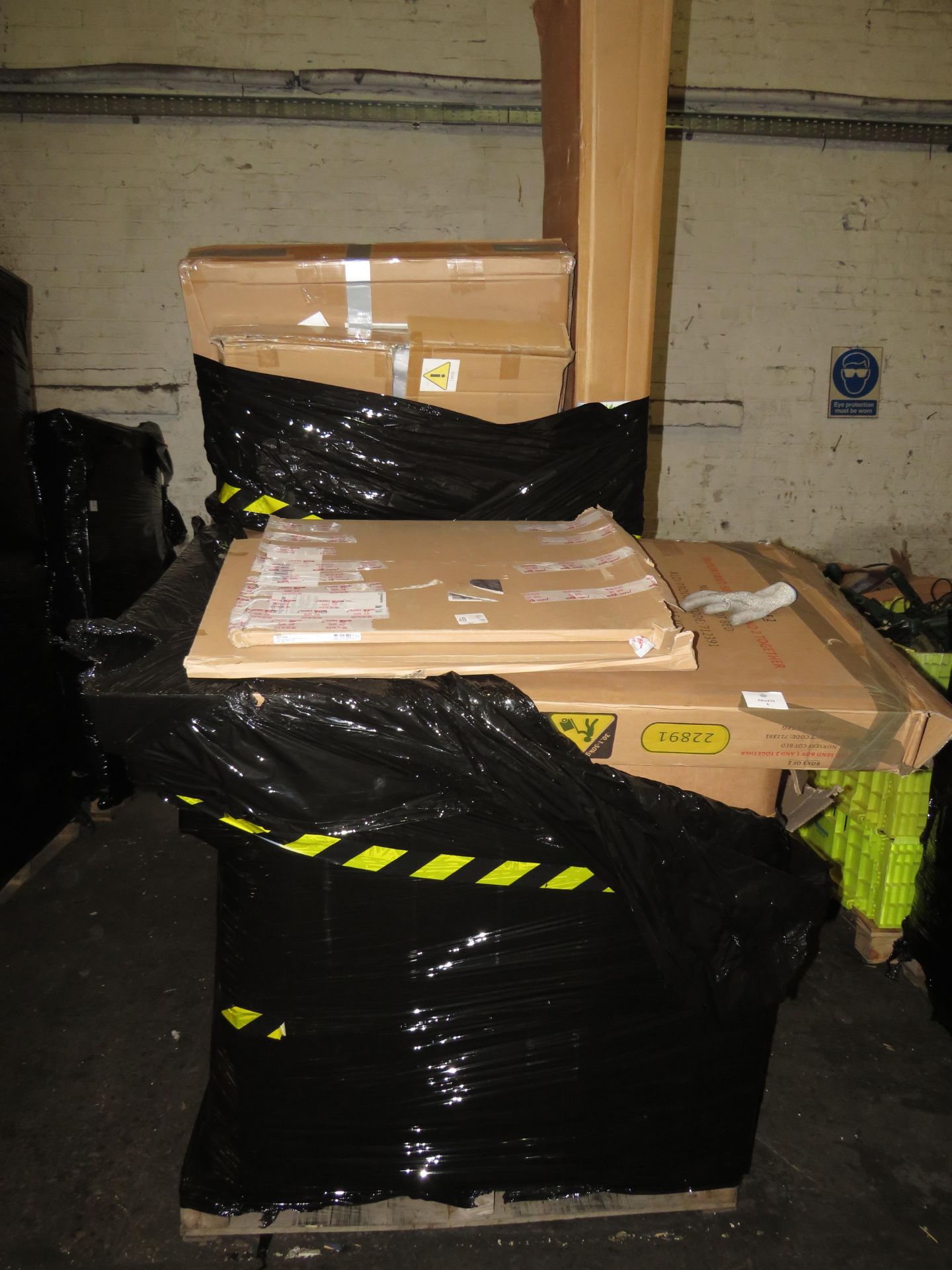 1x Pallet Containing Various Salvage item From Leading Retailers - May Be Missing Parts Or Loose,