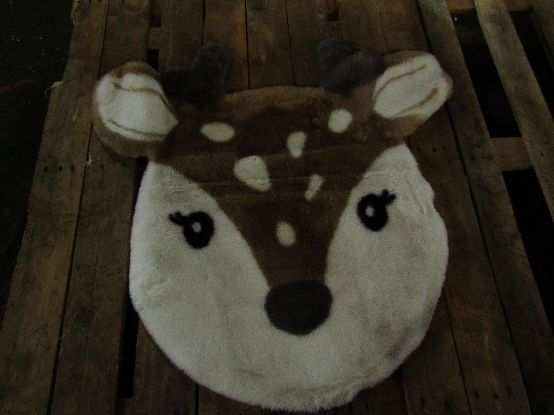 Darcie Deer Shaped Rug Brown and White 85X90cm BROWN/WHITE RRP ??25.00Soft faux fur rug Fun animal