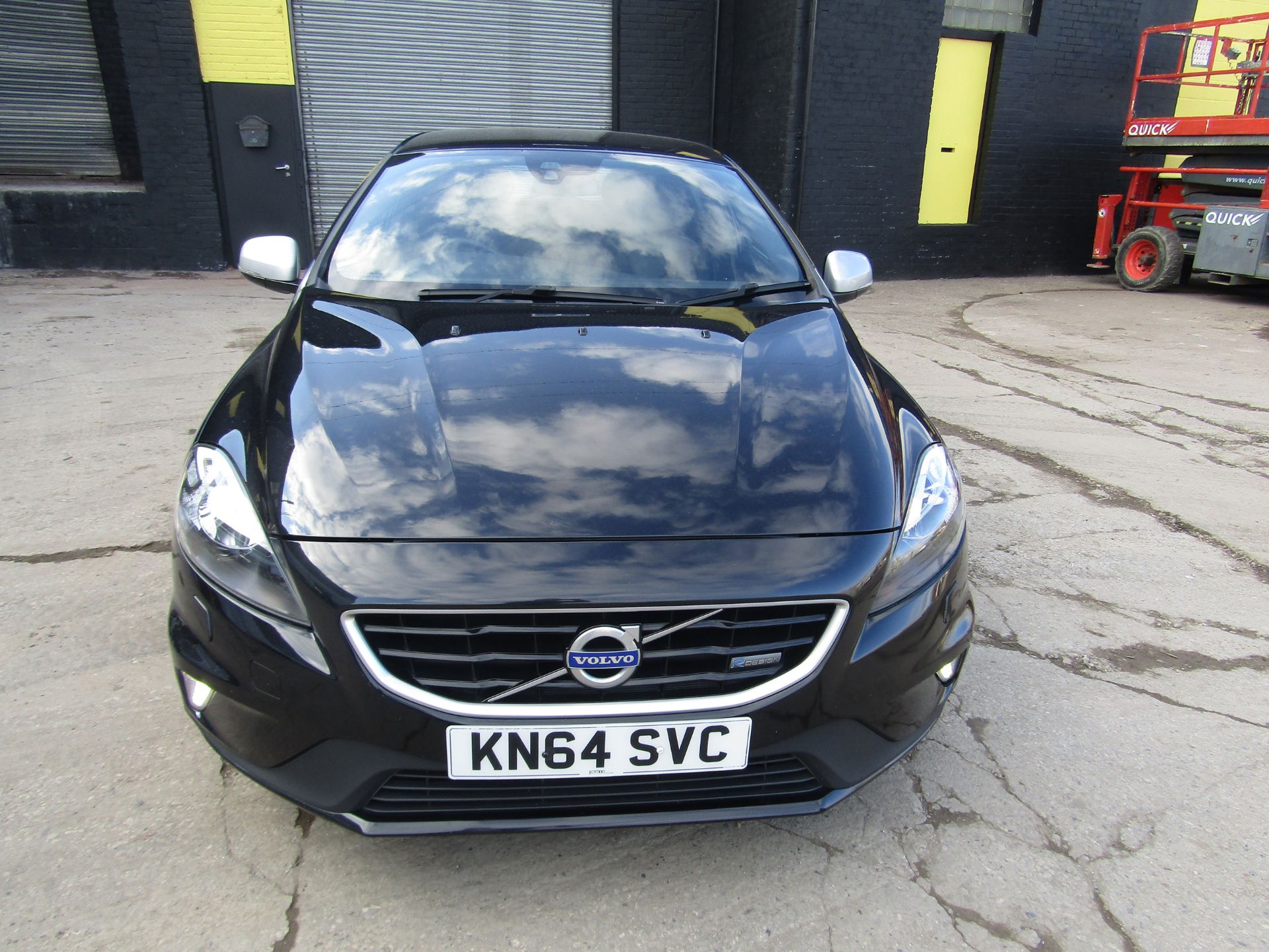 2014 Volvo V40 Nav D2 R design, 60531 miles (unchecked) MOT until 30/1/2024 has 2 keys, feature