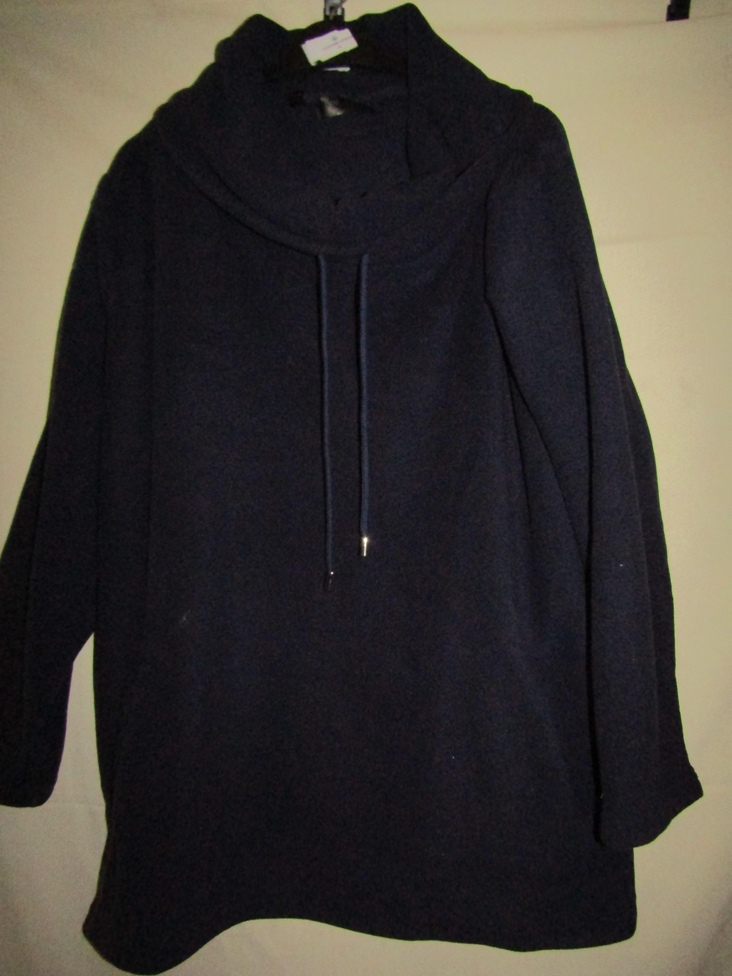 BPC Fleecy Top Navy Size 2 X/L ( Has Been Worn ) Good Condition