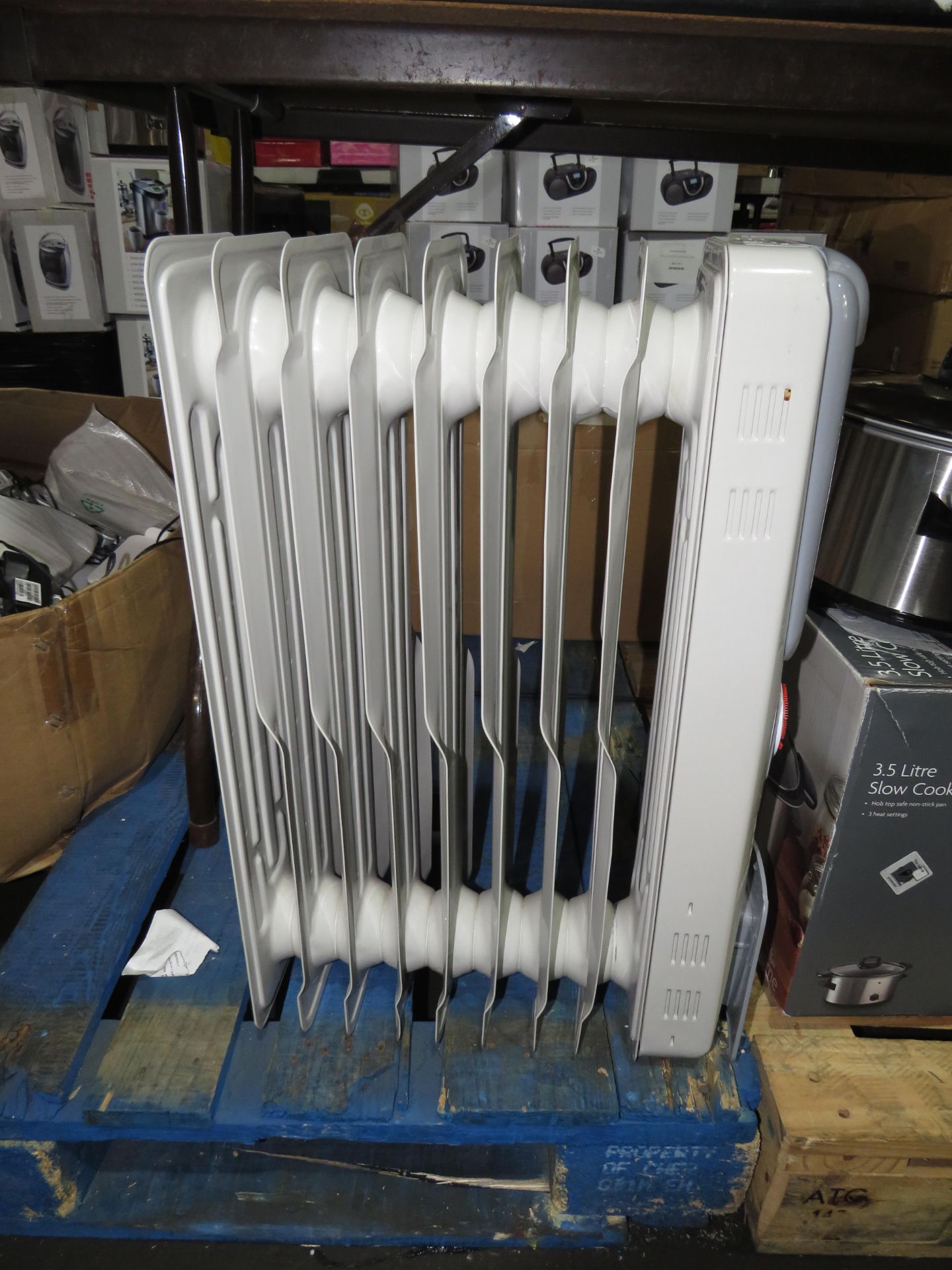 Electric oil filled radiator, tested working but missing feet and packaging