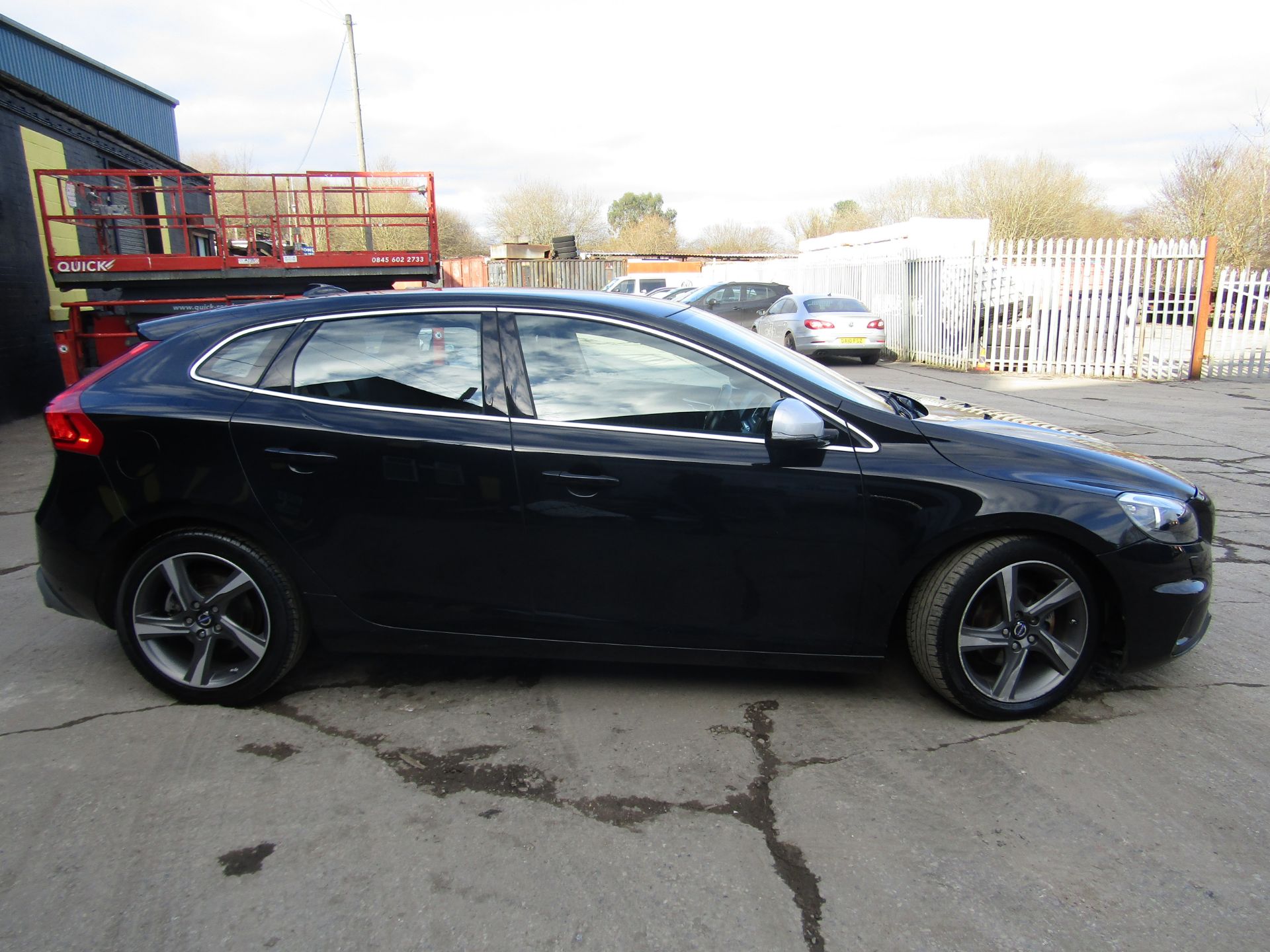 Buyers Special 10% Commission  2014 Volvo V40 Nav D2 R design, 60531 miles (unchecked) MOT until - Image 2 of 23