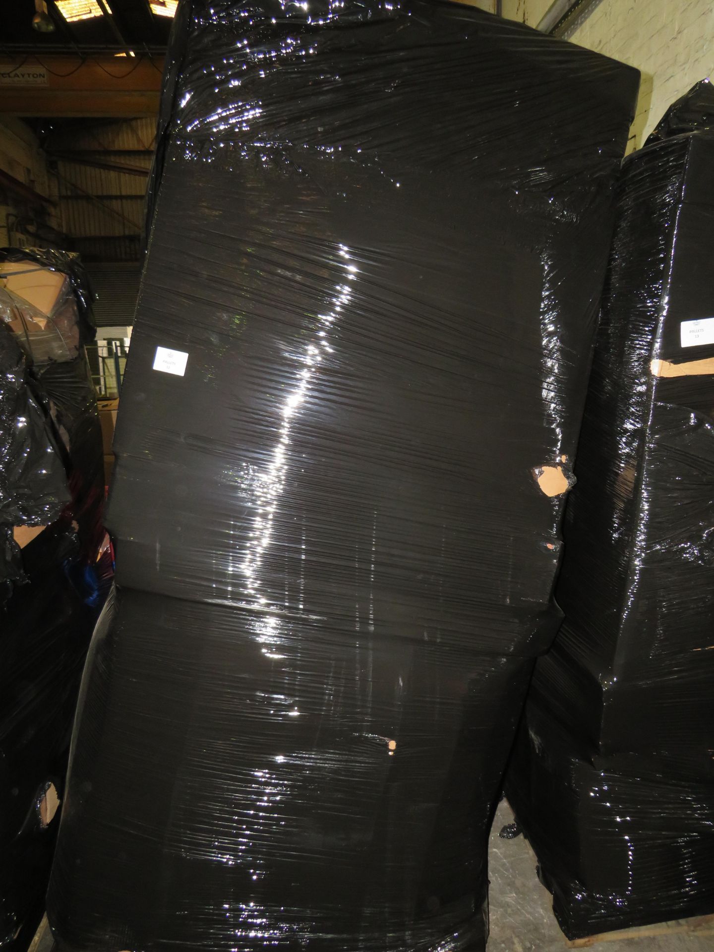 1X PALLET CONTAINING APPROX 1600 : LAMINATE FLOORING SAMPLES - Could be used for combination of