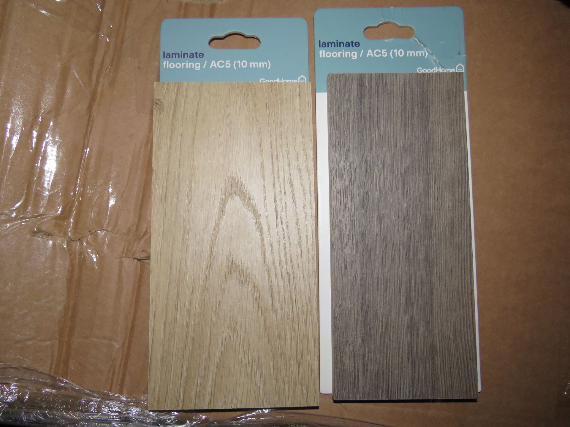 1X PALLET CONTAINING APPROX 1600 : LAMINATE FLOORING SAMPLES - Could be used for combination of - Image 2 of 2