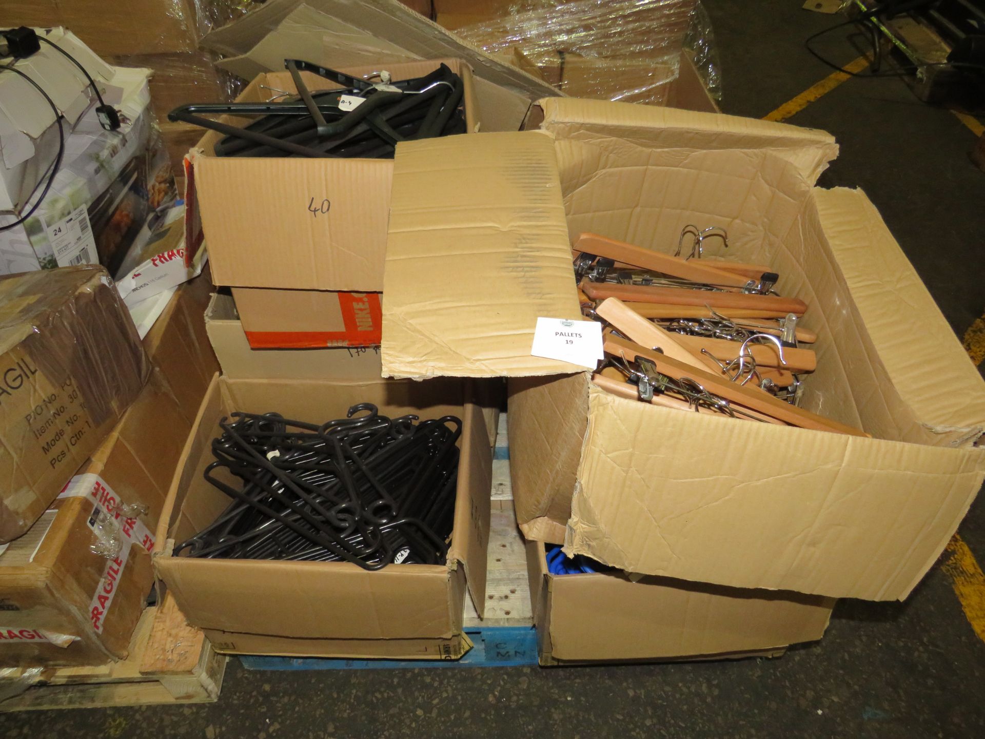 1x Pallet Containing Coat Hangers Approx 200+ Various Assorted Designs - All Unused.