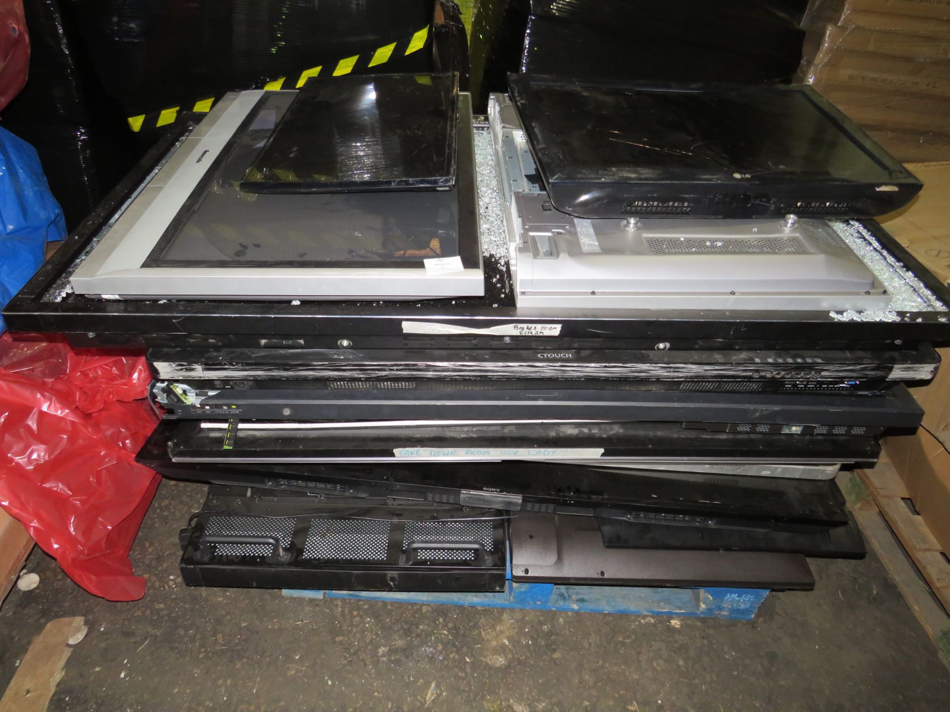 1X Pallet Containing 16x Salvage Smashed Tv / Inactive White Boards From Samsung, Clever Touch,