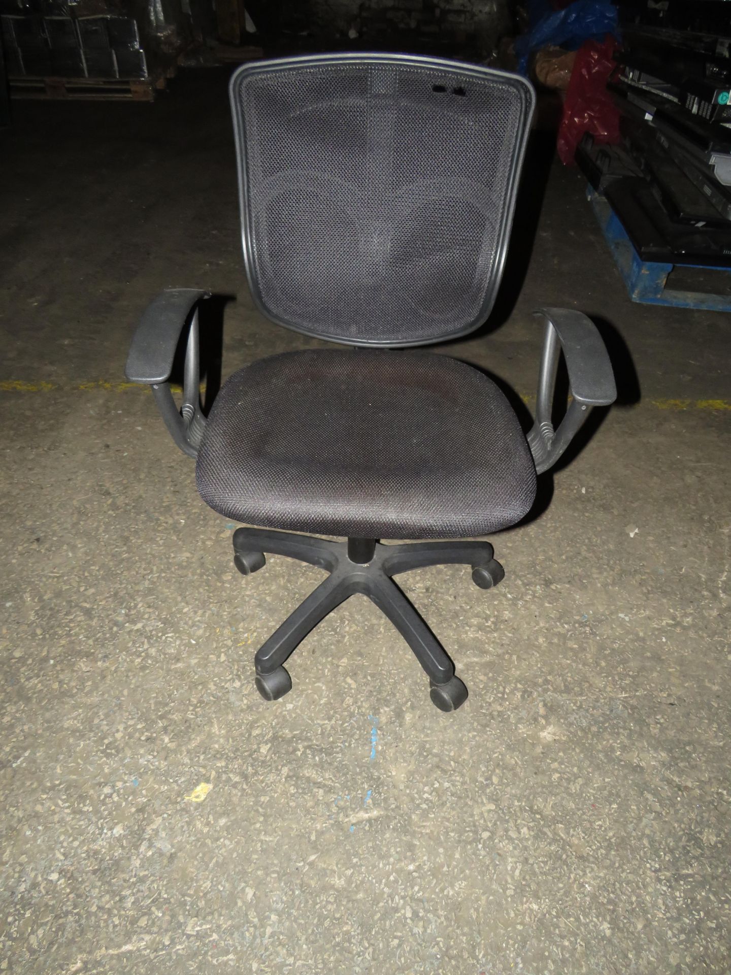 White Computer Desk With Metal Legs & Black Office Chair 120CM X 80CM - Image 3 of 3