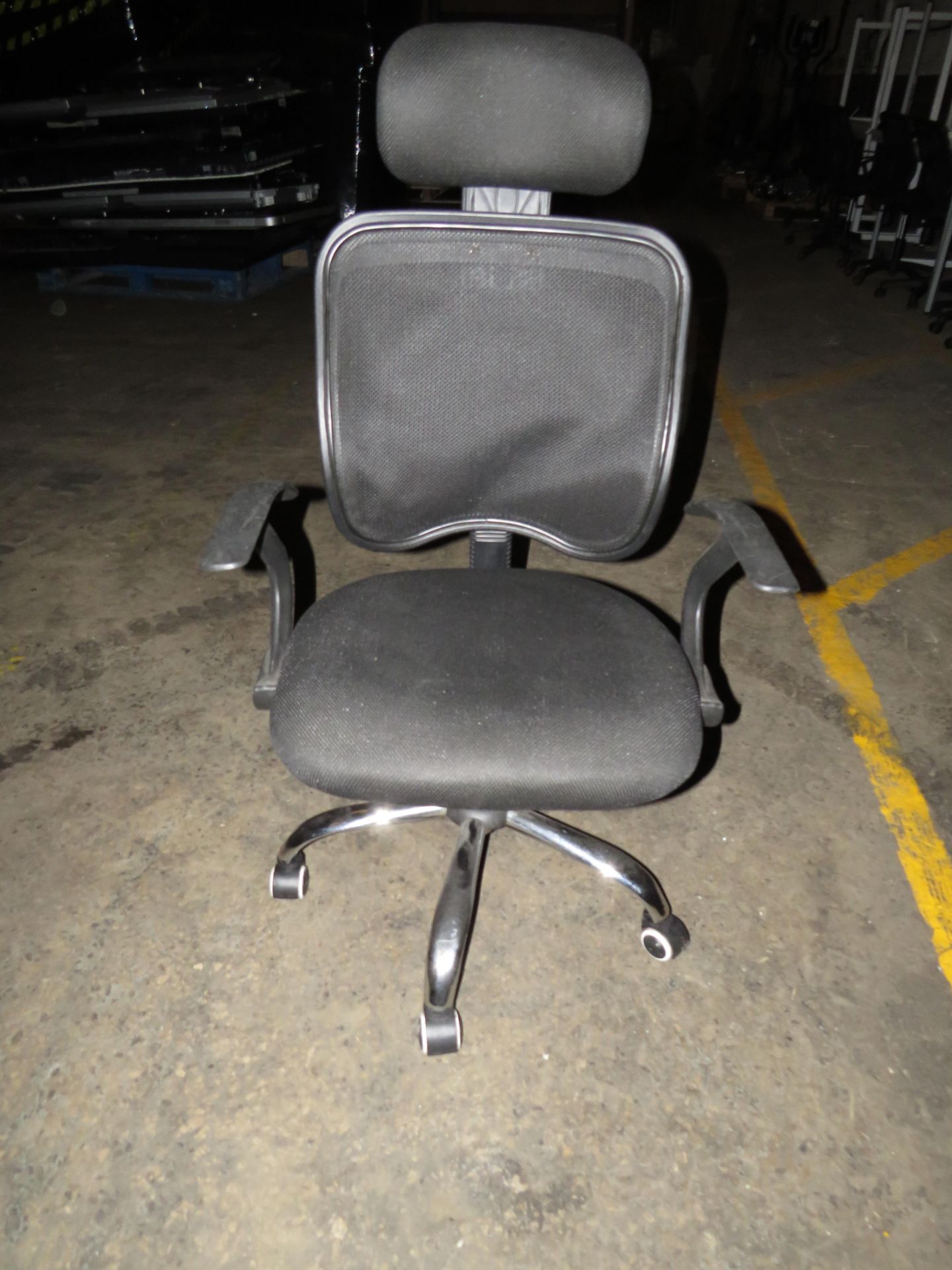 Brown L Shaped Office Desk With Wire Holes Plus Black Office Chair 115 CM X 153 CM Has Been Used - Image 3 of 3