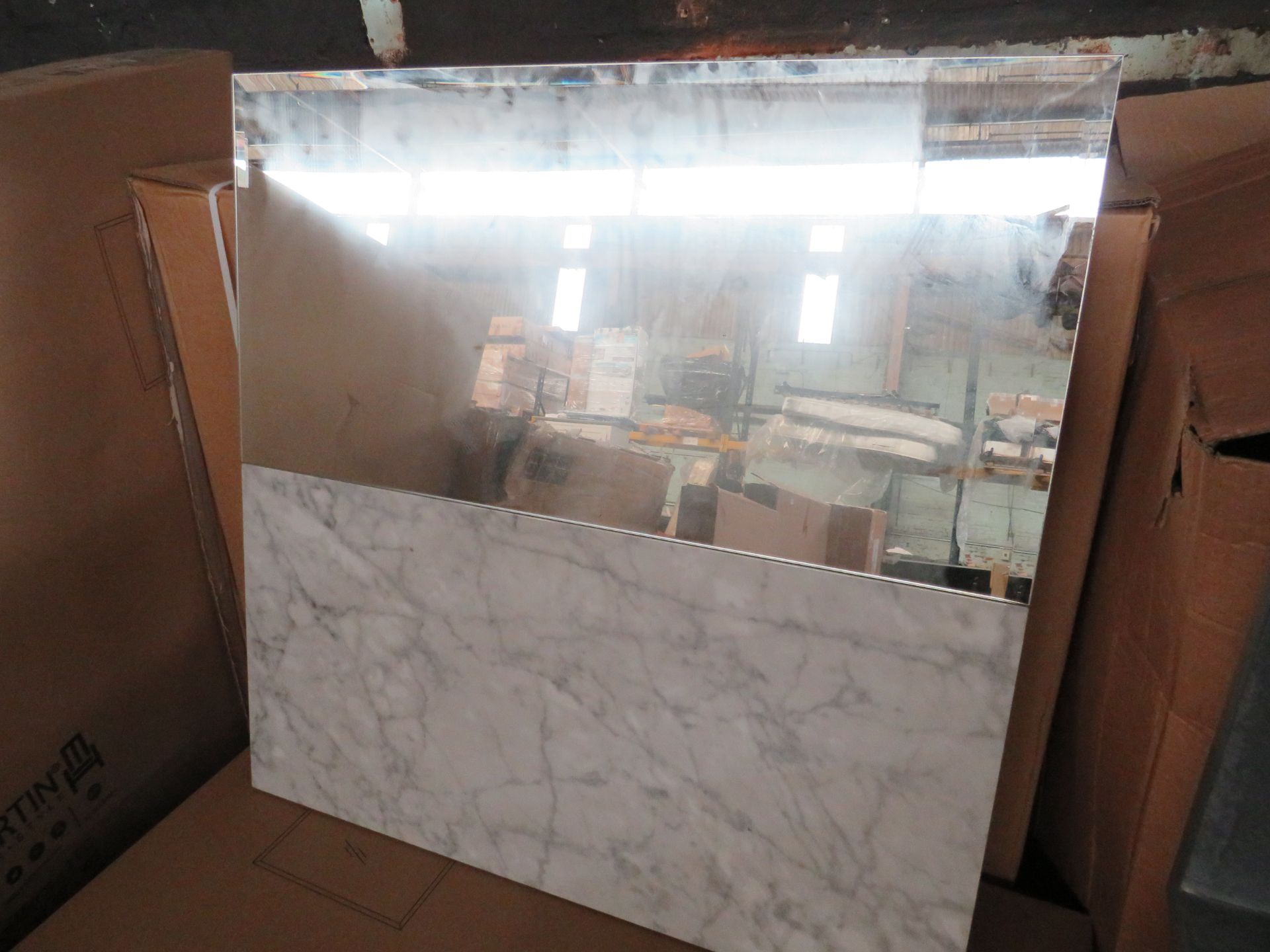 SEI Furniture Decorative Mirror RRP 137.99 This item looks to be in good condition and appears ready