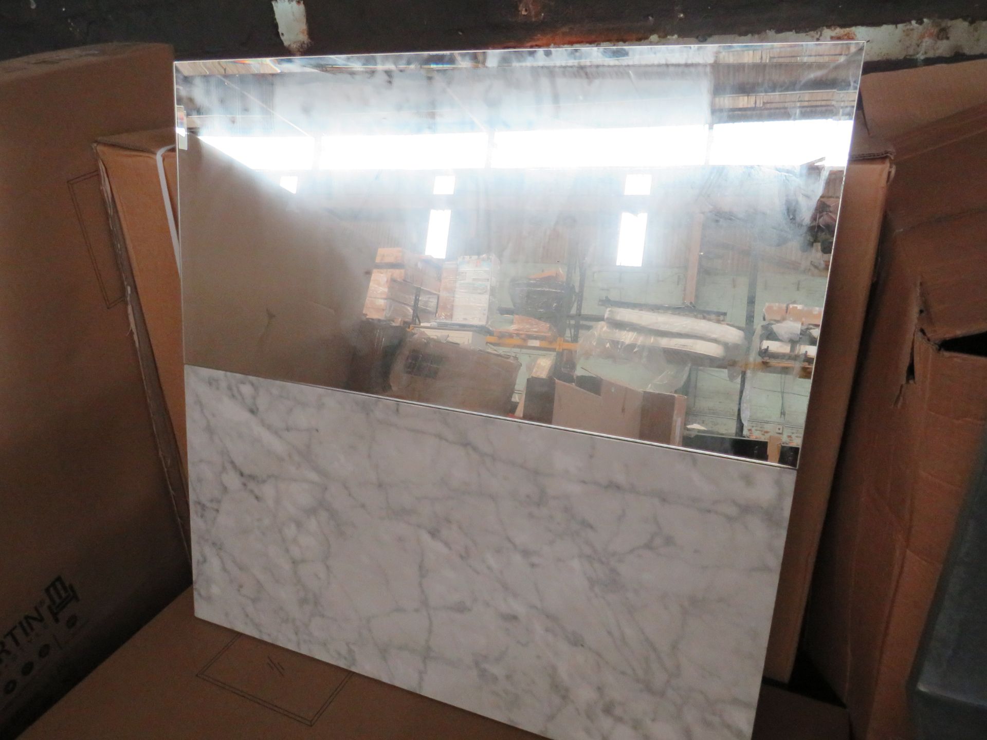 SEI Furniture Decorative Mirror RRP 137.99 This item looks to be in good condition and appears ready