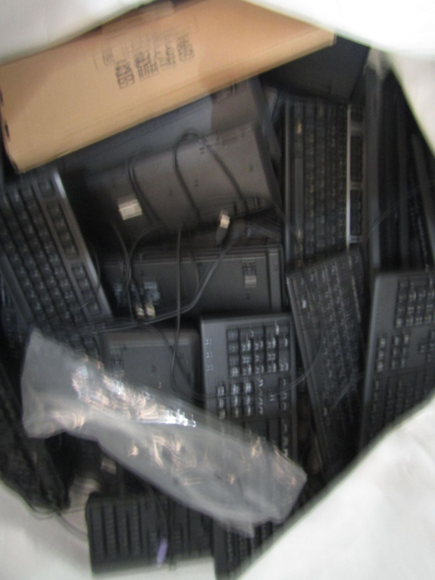 1x Ton Bag Containing Approx 25+ Assorted Keyboards - All Unchecked, All Have No Packaging.