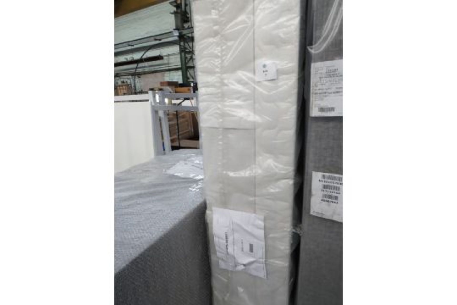 Silentnight Miracoil Quilted Divan 90cm Single RRP £339.00 This item looks to be in good condition
