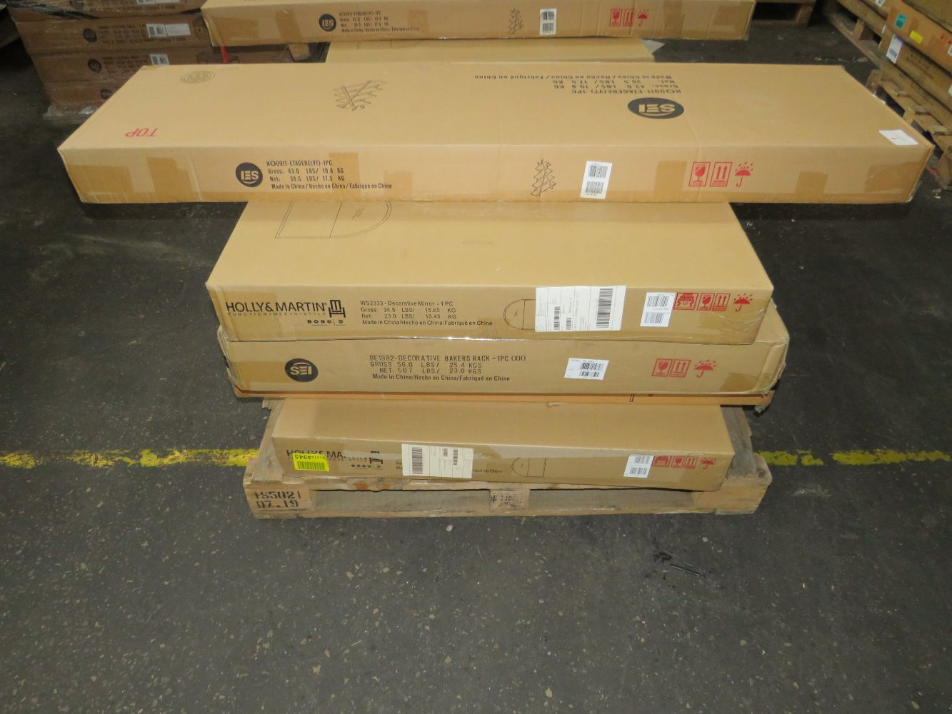 Mixed pallets of brand new SEI Furniture with 95% off RRP starting bid