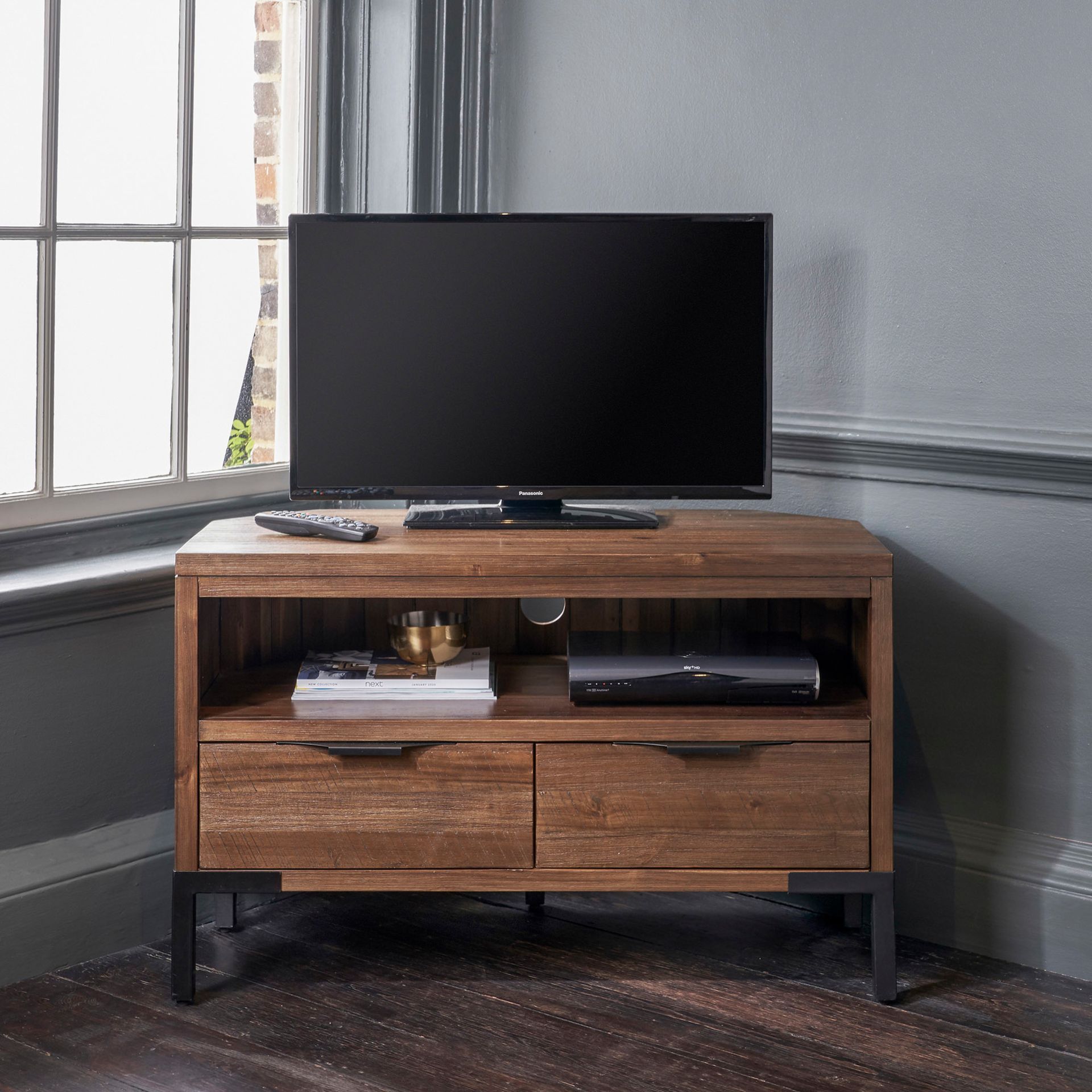 Oak Furnitureland Detroit Solid Hardwood And Metal Corner Tv Unit RRP 349.99 Make the most of the