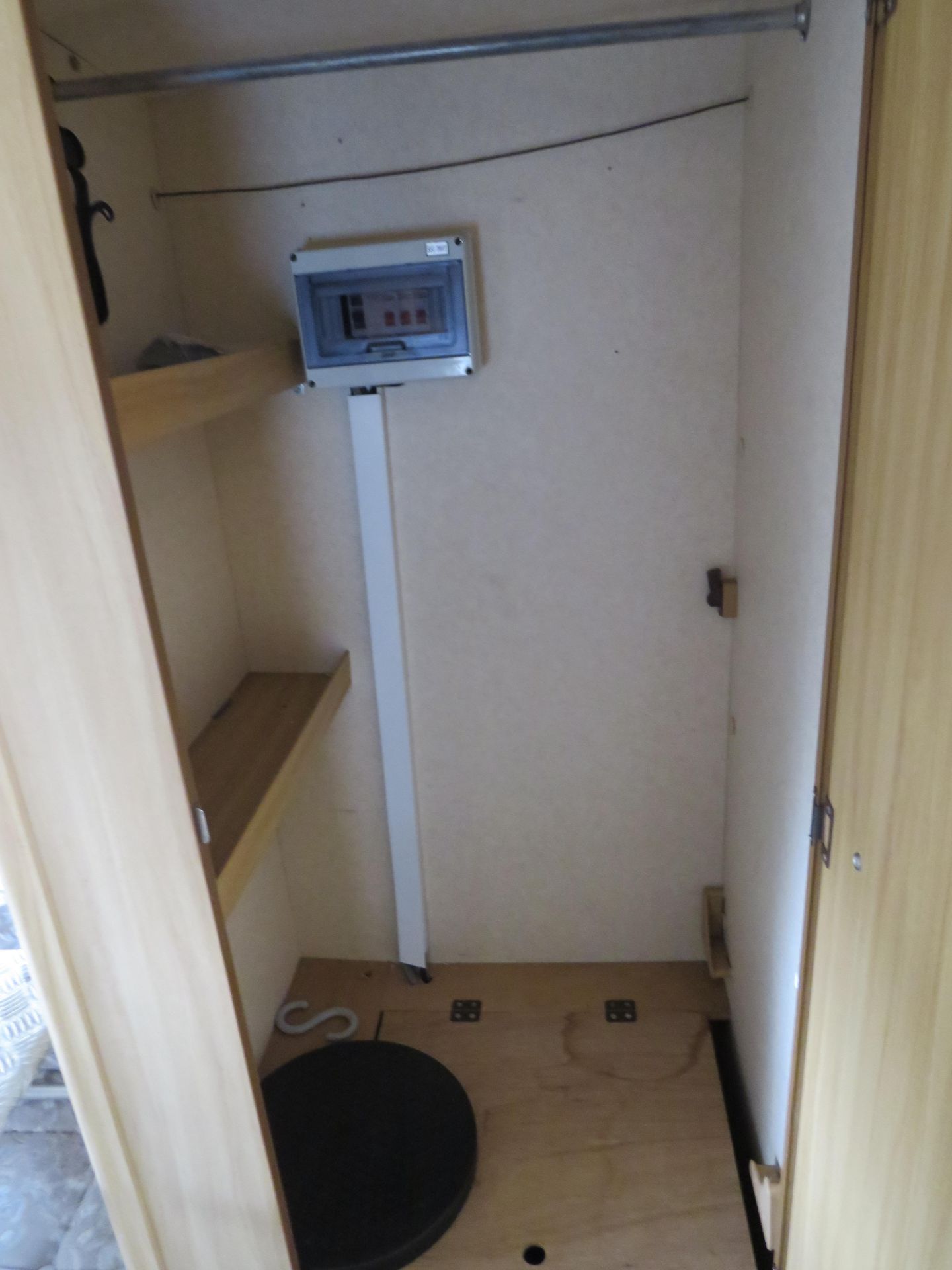 Eldis Pamperos XL 4 berth Caravan with self mover and Awning, the seller has informed us that the - Image 14 of 19