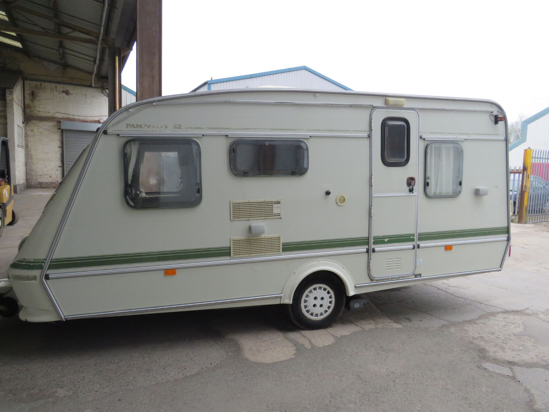 Eldis Pamperos XL 4 berth Caravan with self mover and Awning, the seller has informed us that the - Image 2 of 19