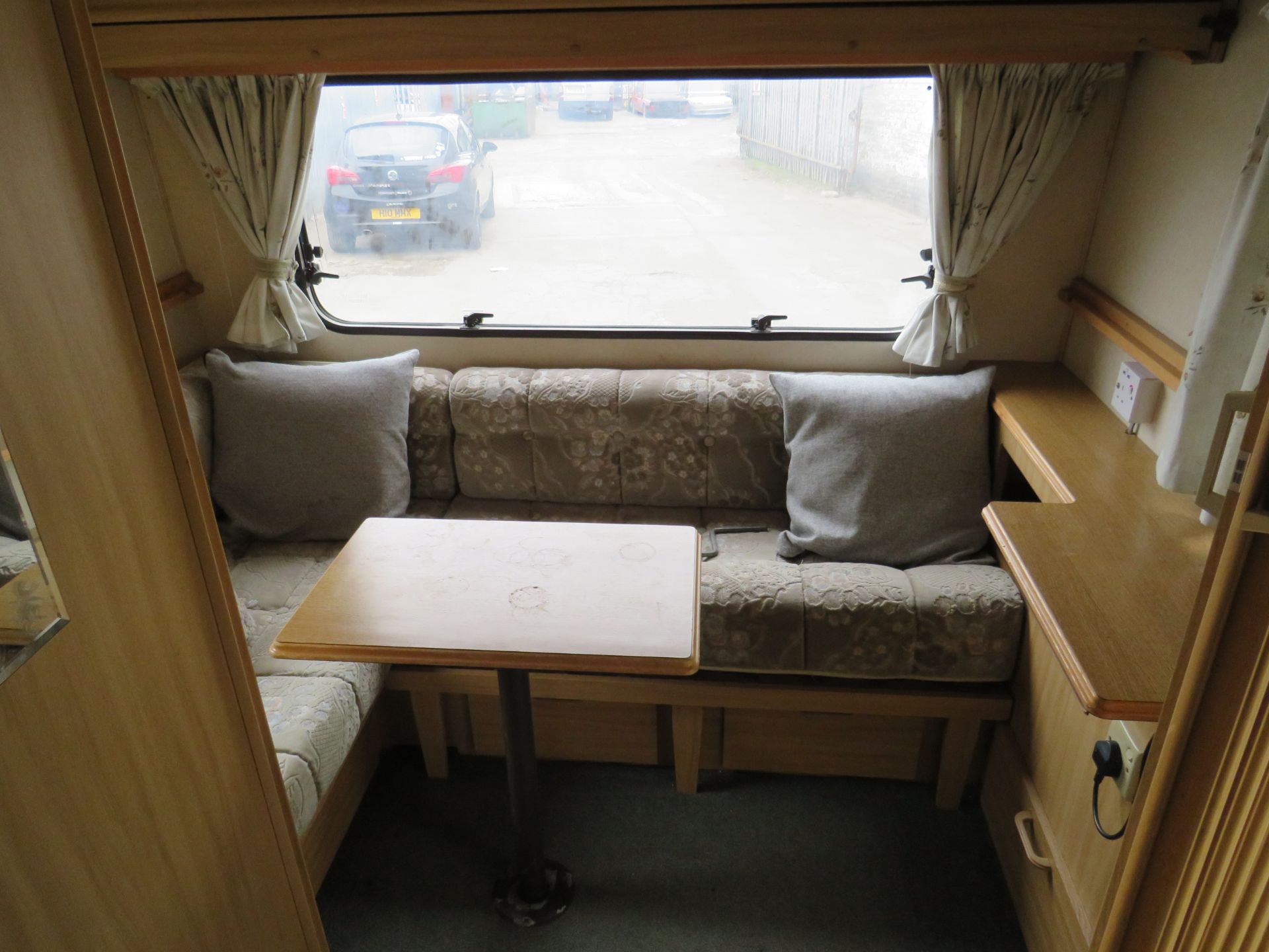 Eldis Pamperos XL 4 berth Caravan with self mover and Awning, the seller has informed us that the - Image 12 of 19