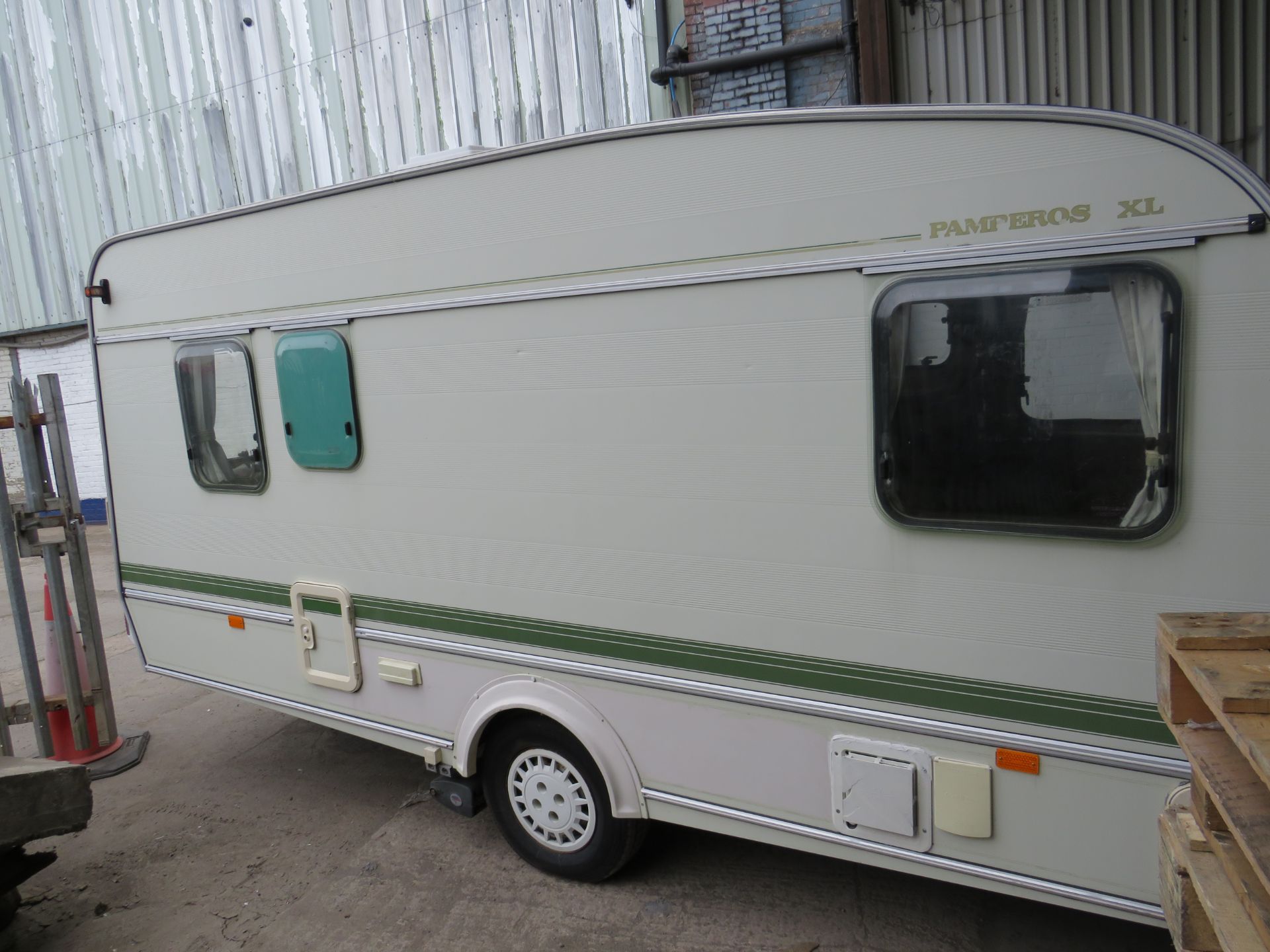 Eldis Pamperos XL 4 berth Caravan with self mover and Awning, the seller has informed us that the - Image 4 of 19