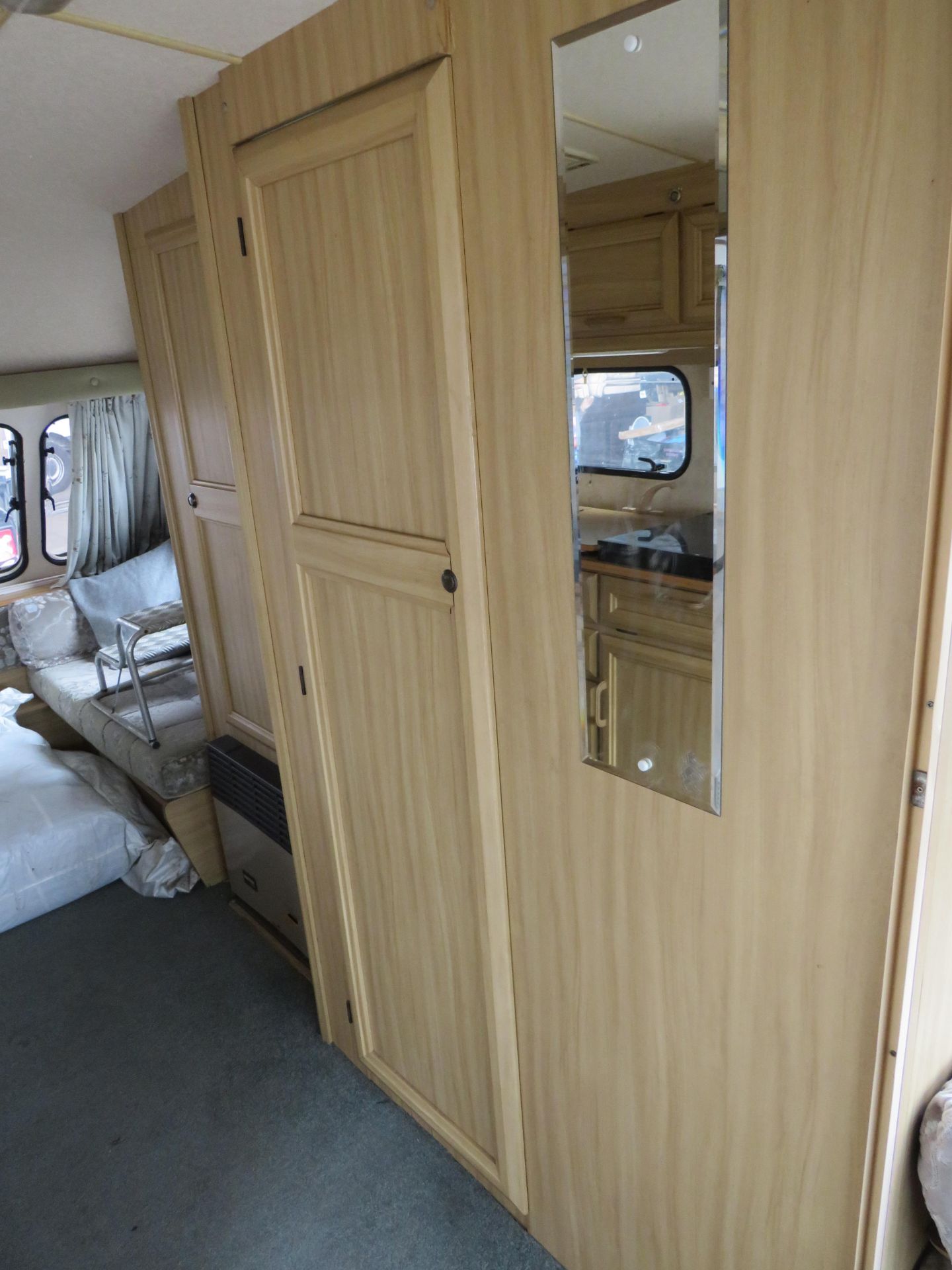 Eldis Pamperos XL 4 berth Caravan with self mover and Awning, the seller has informed us that the - Image 11 of 19
