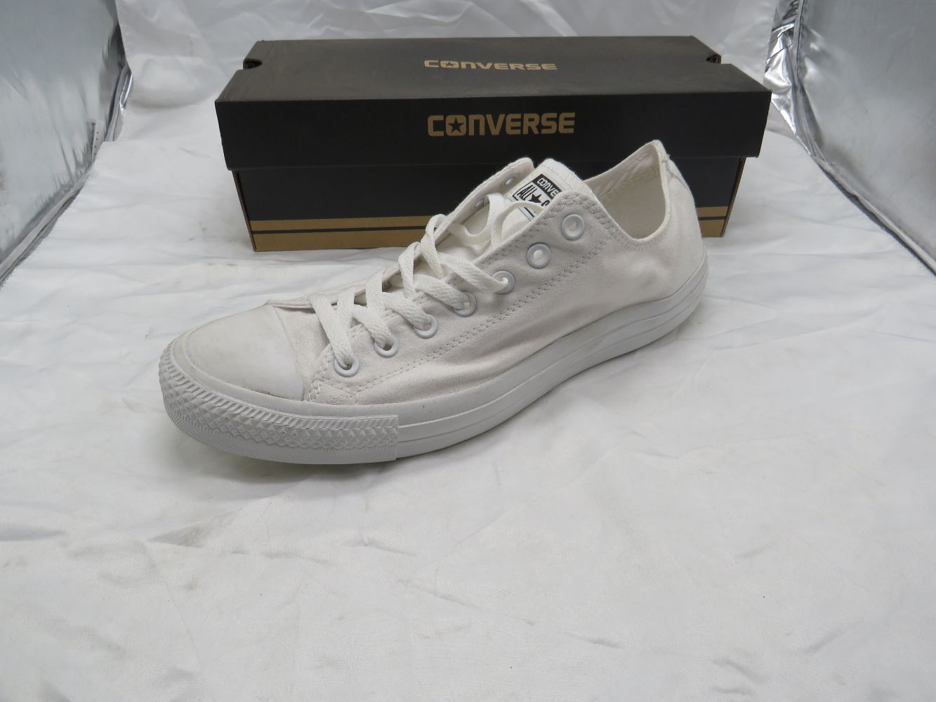 CONVERSE ALL STARS TRAINERS STARTING BID ONLY £10 NEW & BOXED