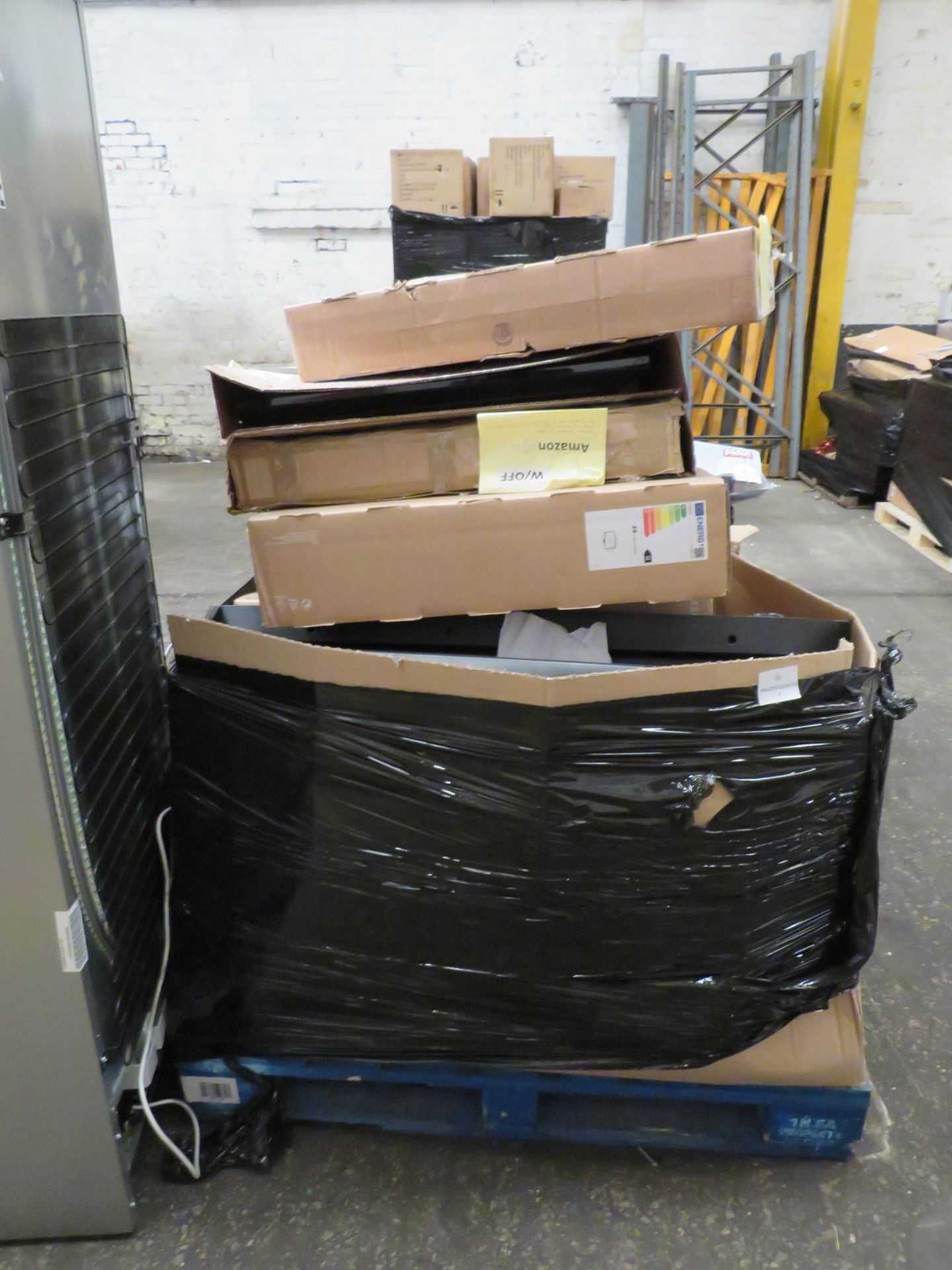 Pallet of approx 12x Smashed screen TV's/Monitors, includes LG, Samsung and HP.