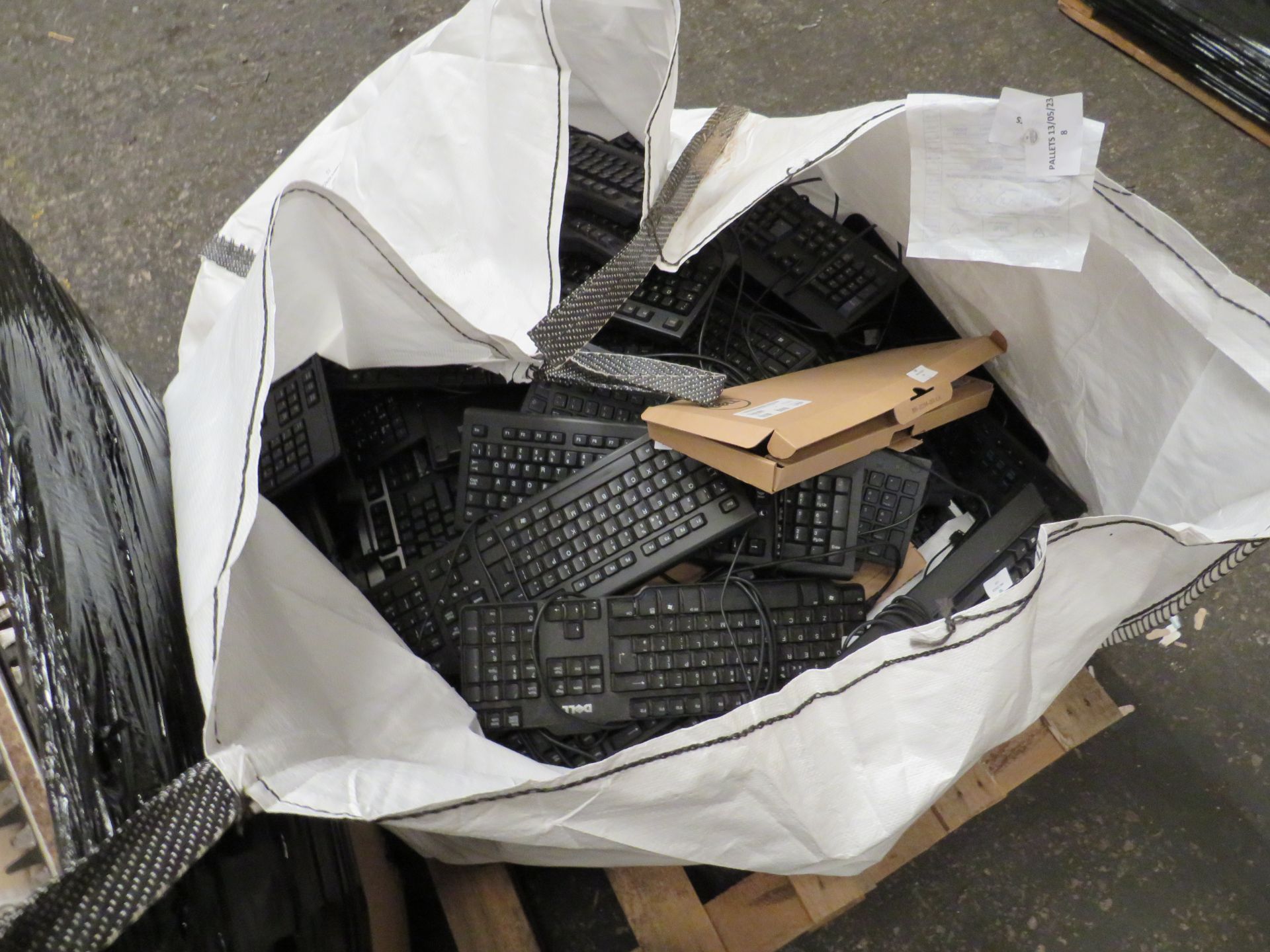 1x Ton Bag Containing Approx 40+ Assorted Keyboards - All Unchecked, All Have No Packaging.