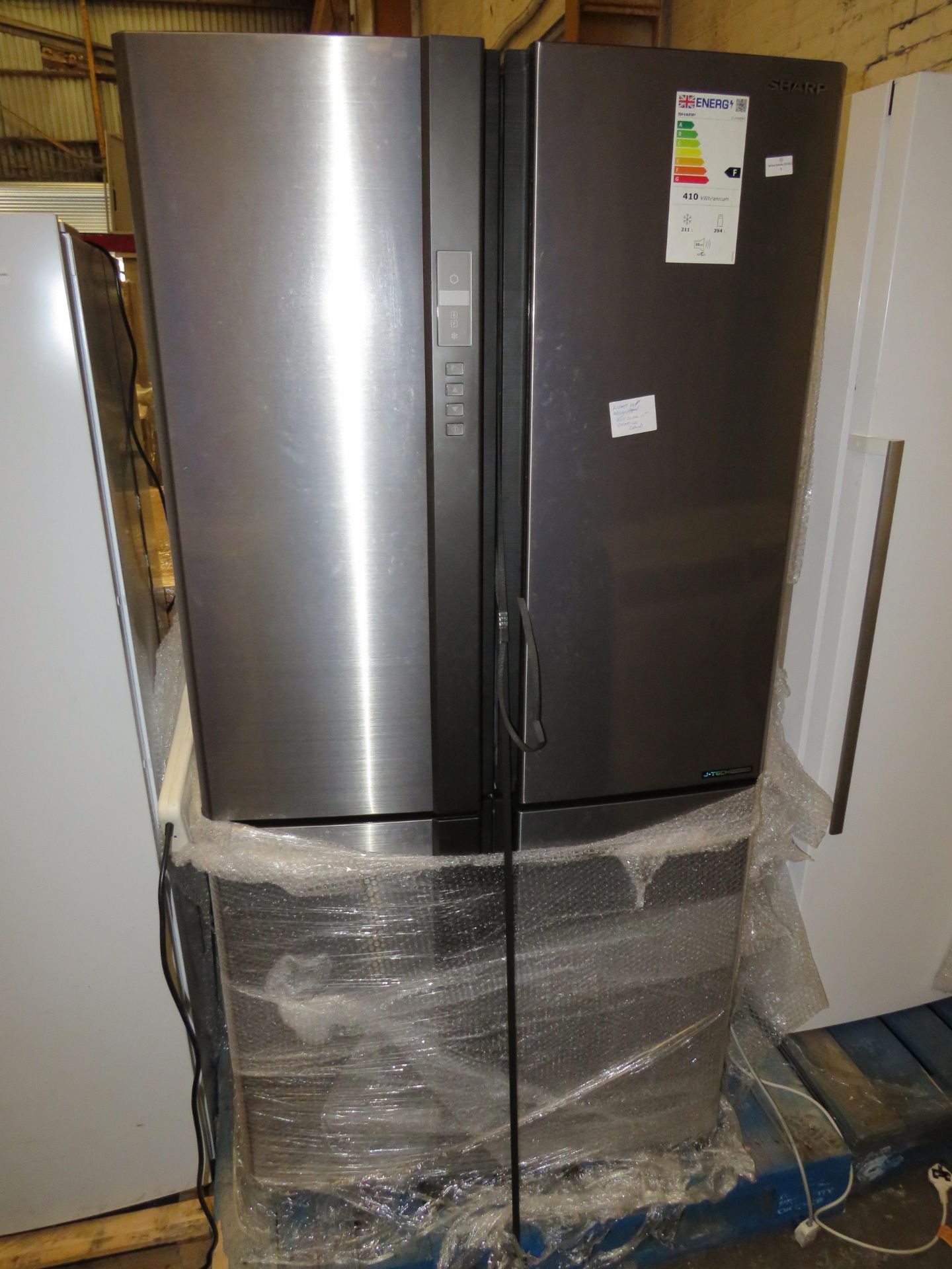 Sharp American Fridge Freezer Model No SJ-EX82OF2 in Silver RRP £1599 (powers on fan slightly