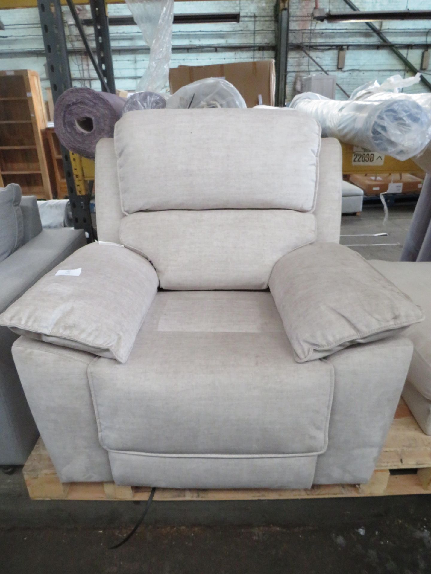 Oak Furnitureland Goodwood Electric Riser Recliner Armchair in Plush Beige RRP 949.99This lot of