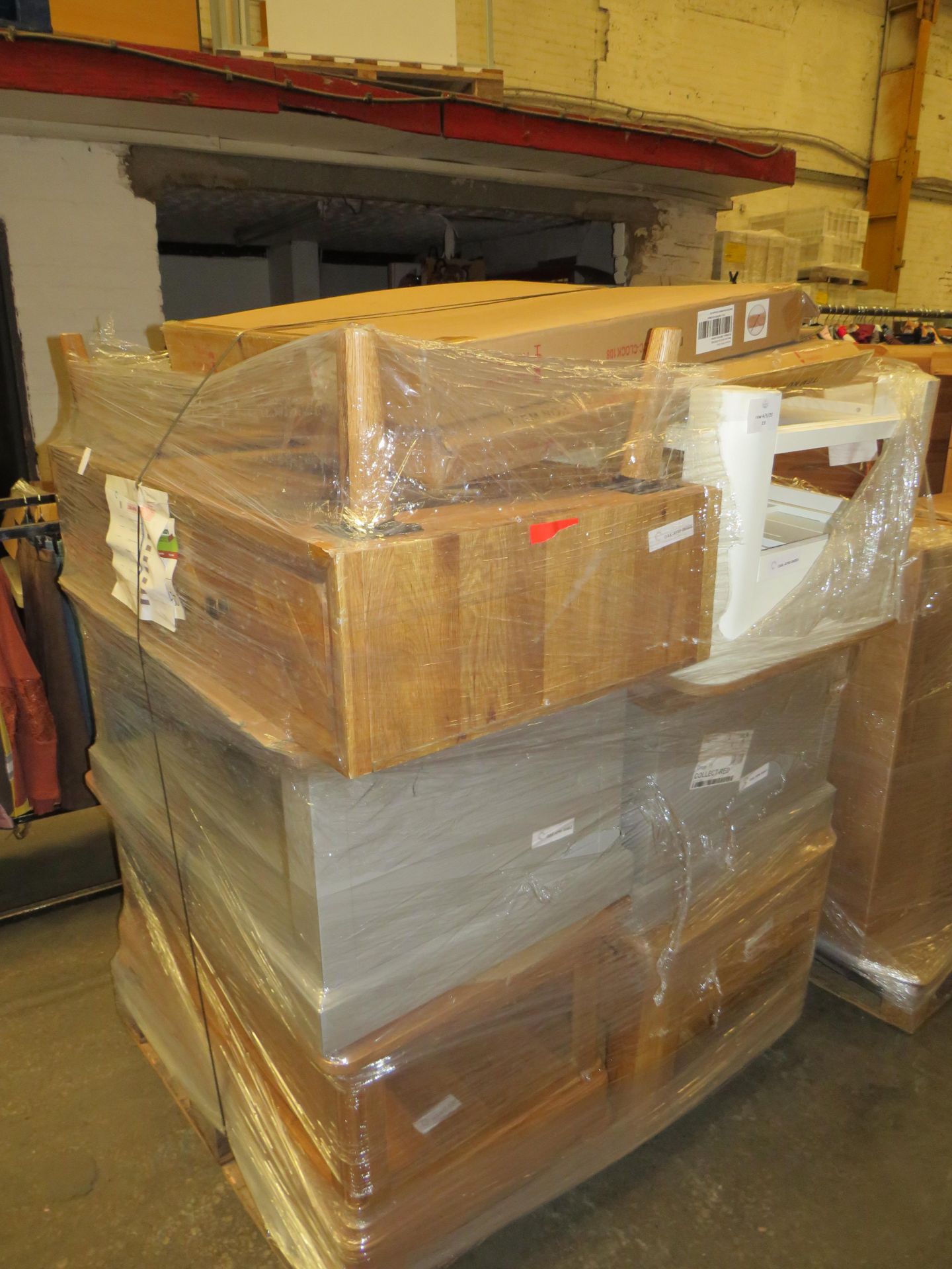 8 ITEM MIXED LOT Oak Furnitureland customer returns - Total RRP approx 1789.92 This lot features a