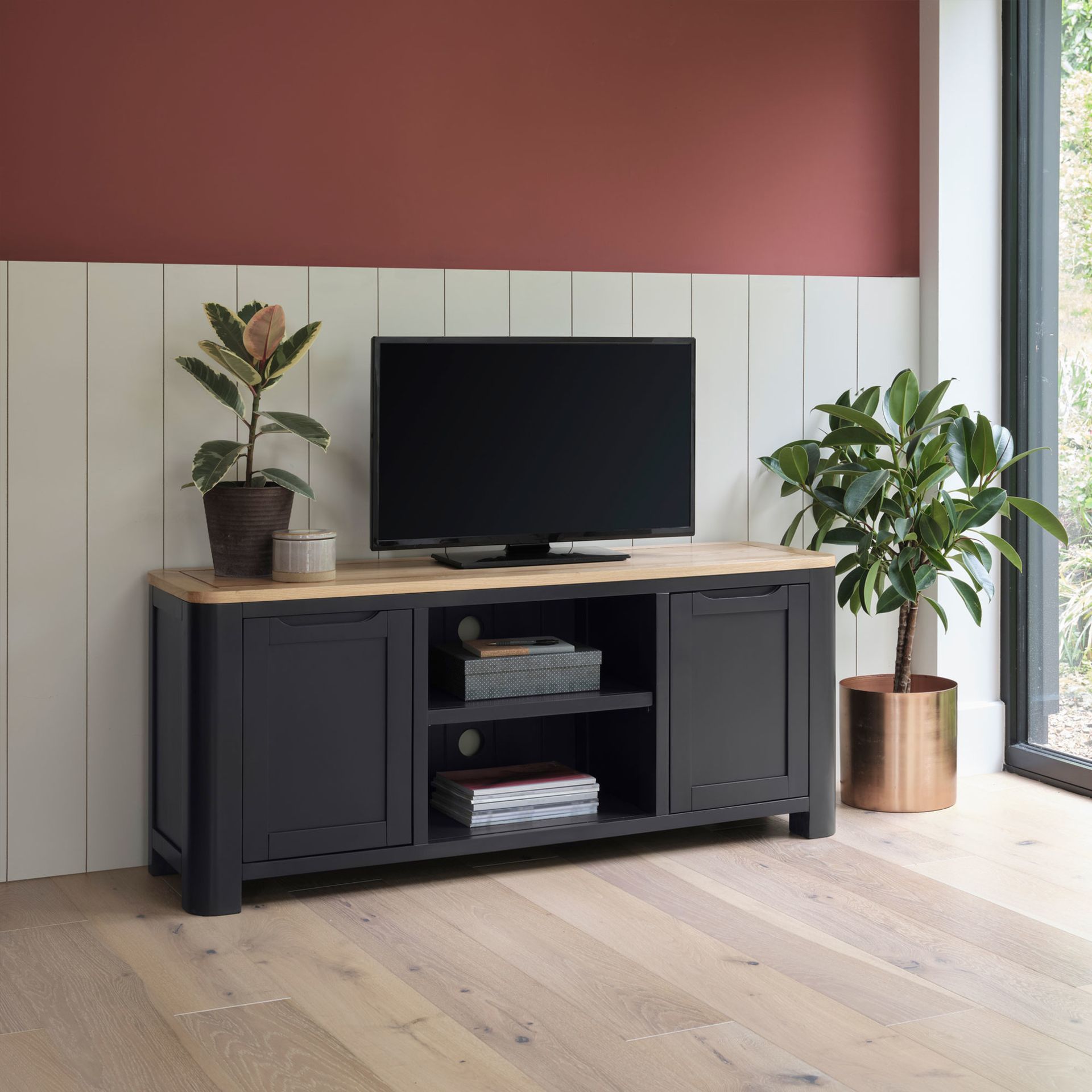 Oak Furnitureland Grove Dark Grey Large Tv Unit Solid Hardwood RRP 379.99 SpecificationsWidth: - Image 2 of 2