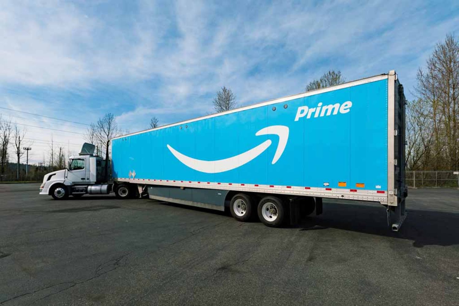 40ft truck (approx. 8000 pieces) full of Amazon toy returns with a retail value of approx £100,000